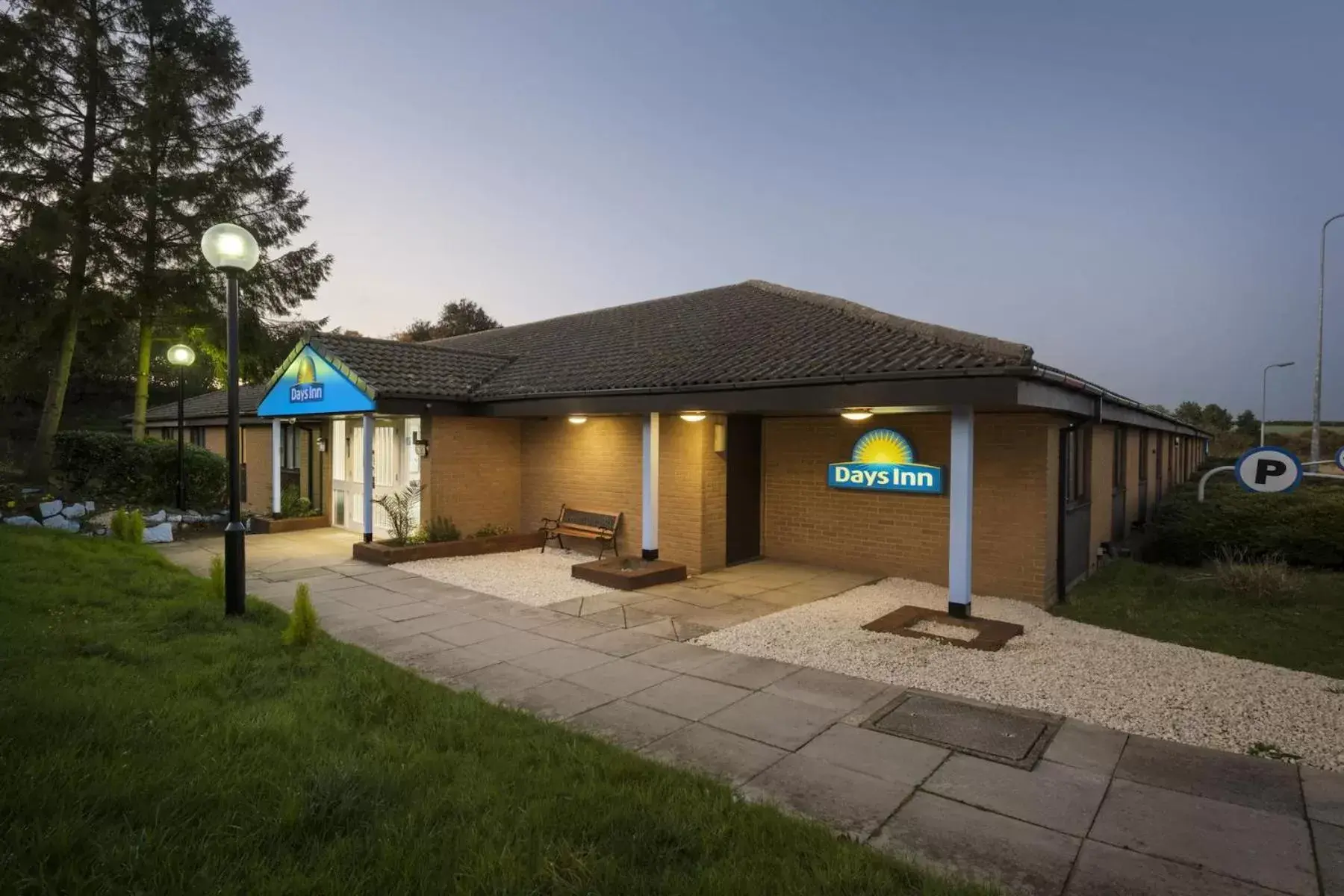 Facade/entrance, Property Building in Days Inn Sutton Scotney North