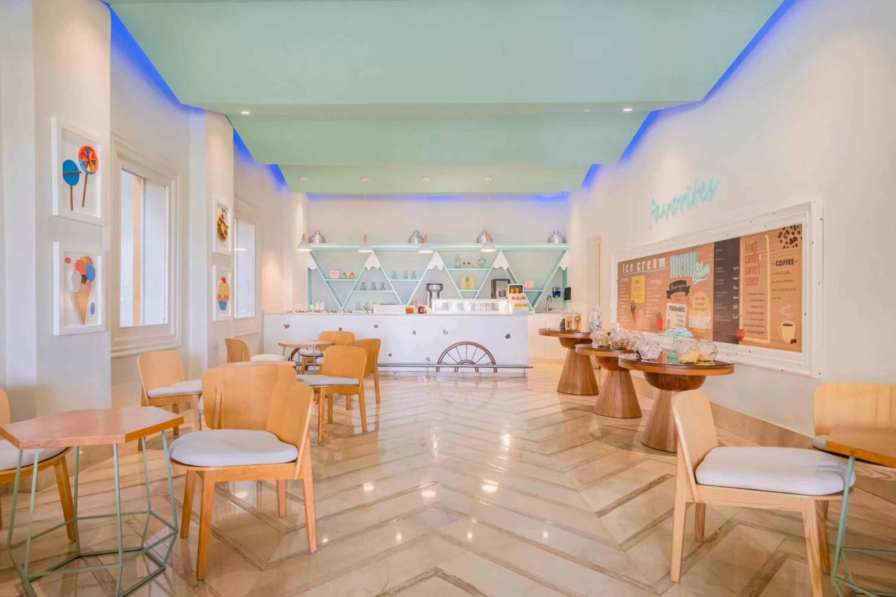 Dining area in Iberostar Waves Rose Hall Beach - All Inclusive