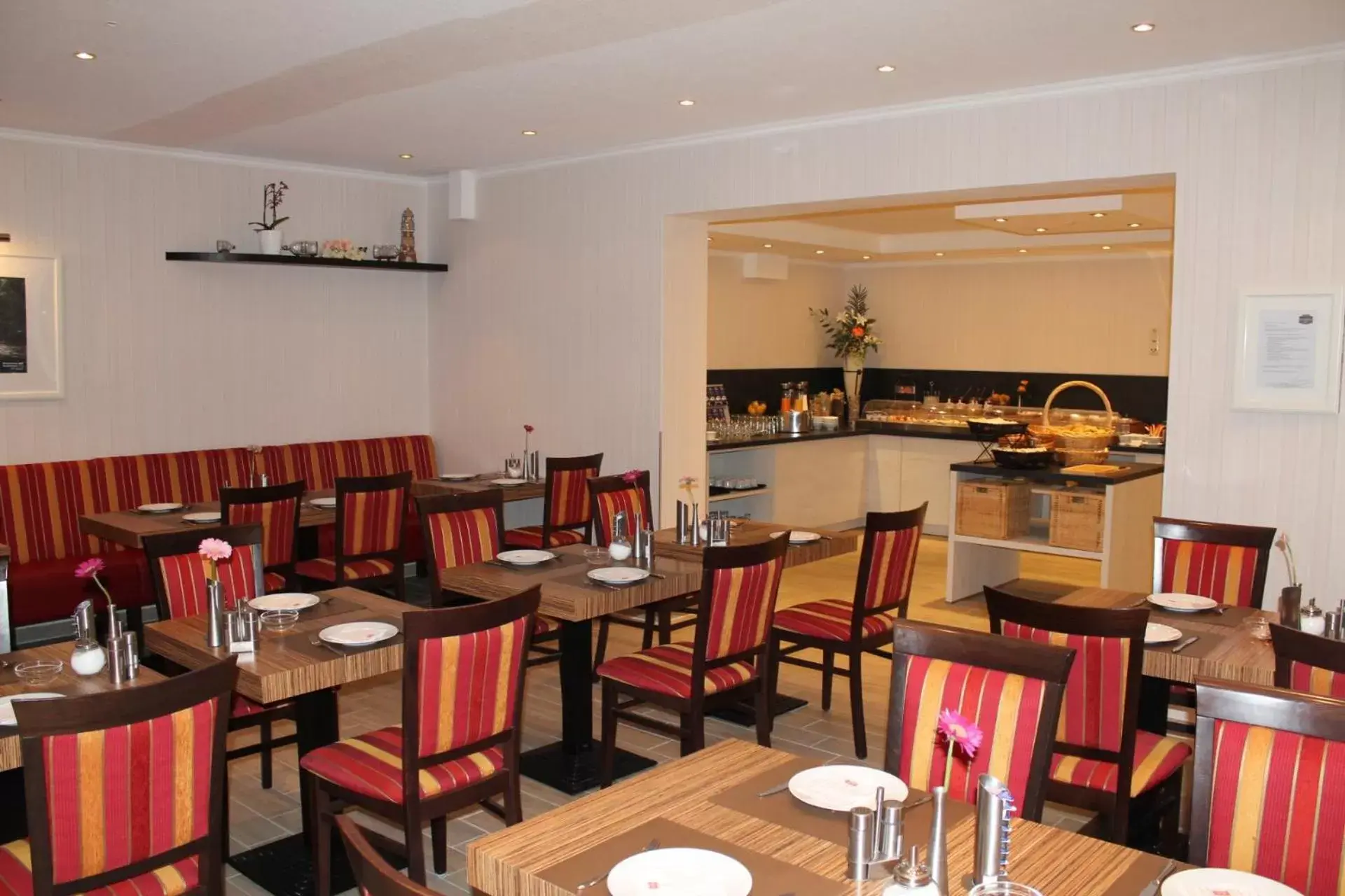 Restaurant/Places to Eat in Hotel Doberaner Hof