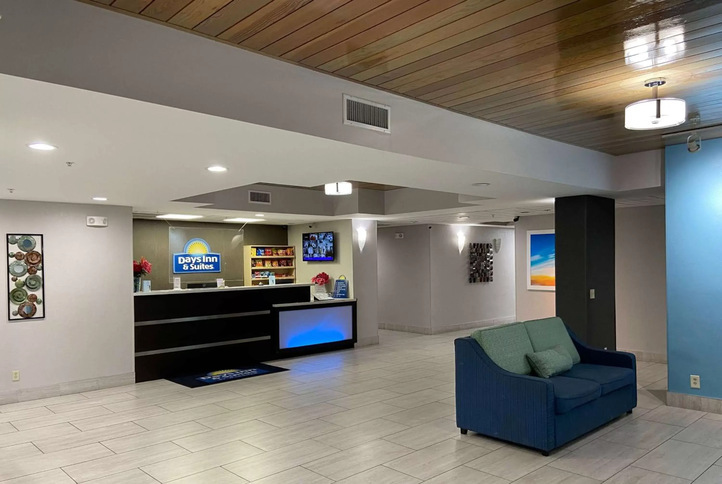 Lobby or reception, Lobby/Reception in Days Inn & Suites by Wyndham Ridgeland