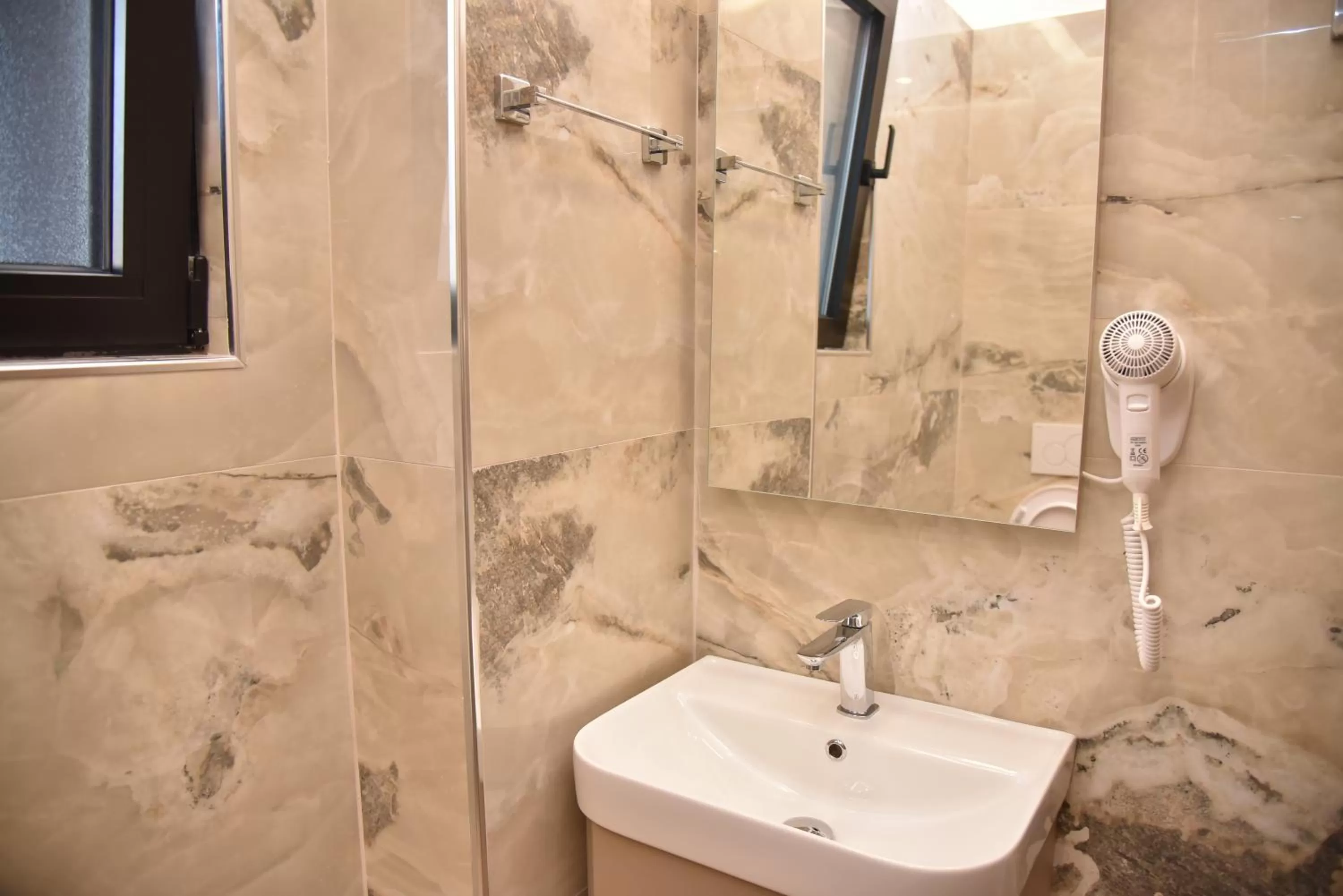 Bathroom in Hotel Continental