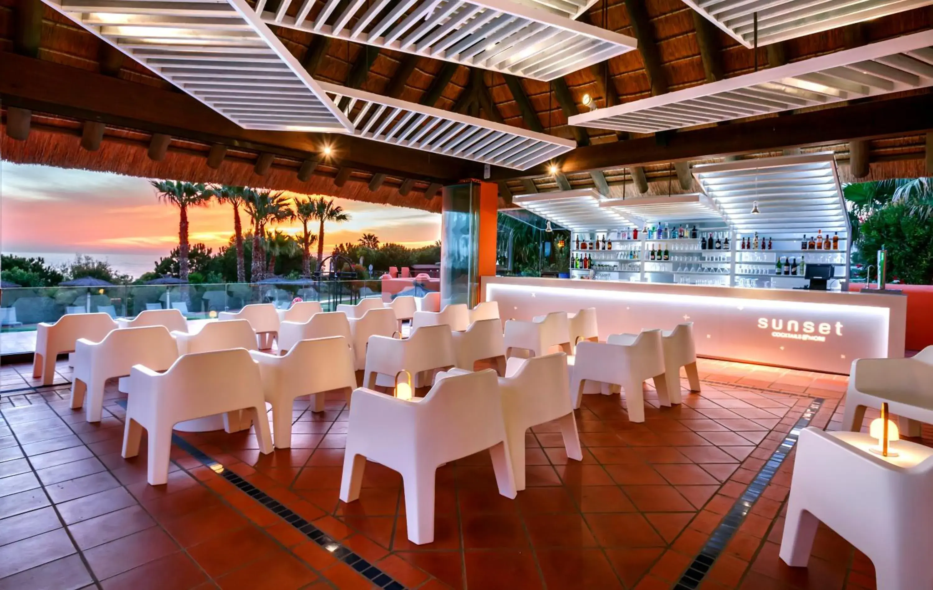 Lounge or bar, Restaurant/Places to Eat in Aparthotel Novo Resort