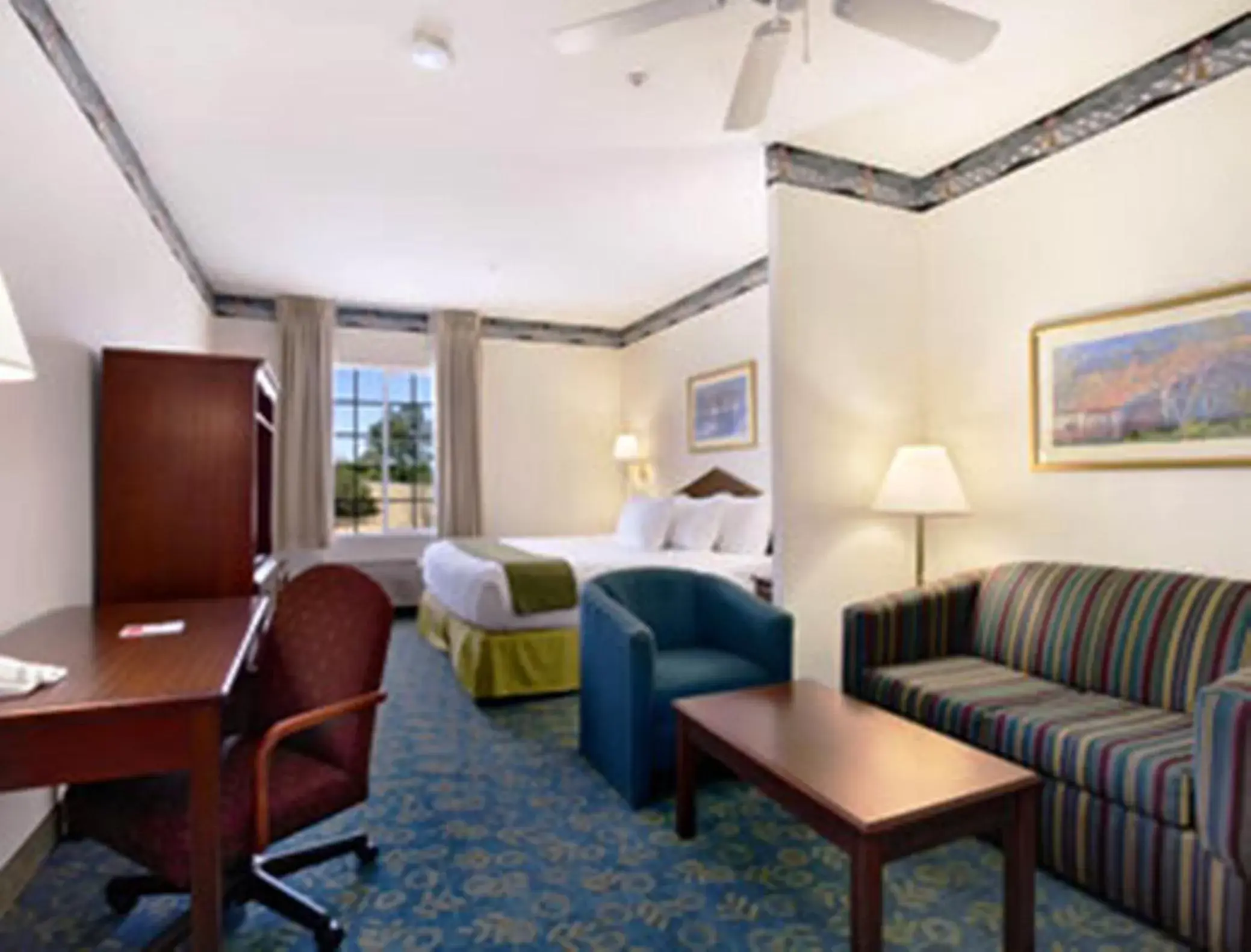 Photo of the whole room in Ramada by Wyndham Williams Photo of the whole room in Ramada by Wyndham Williams