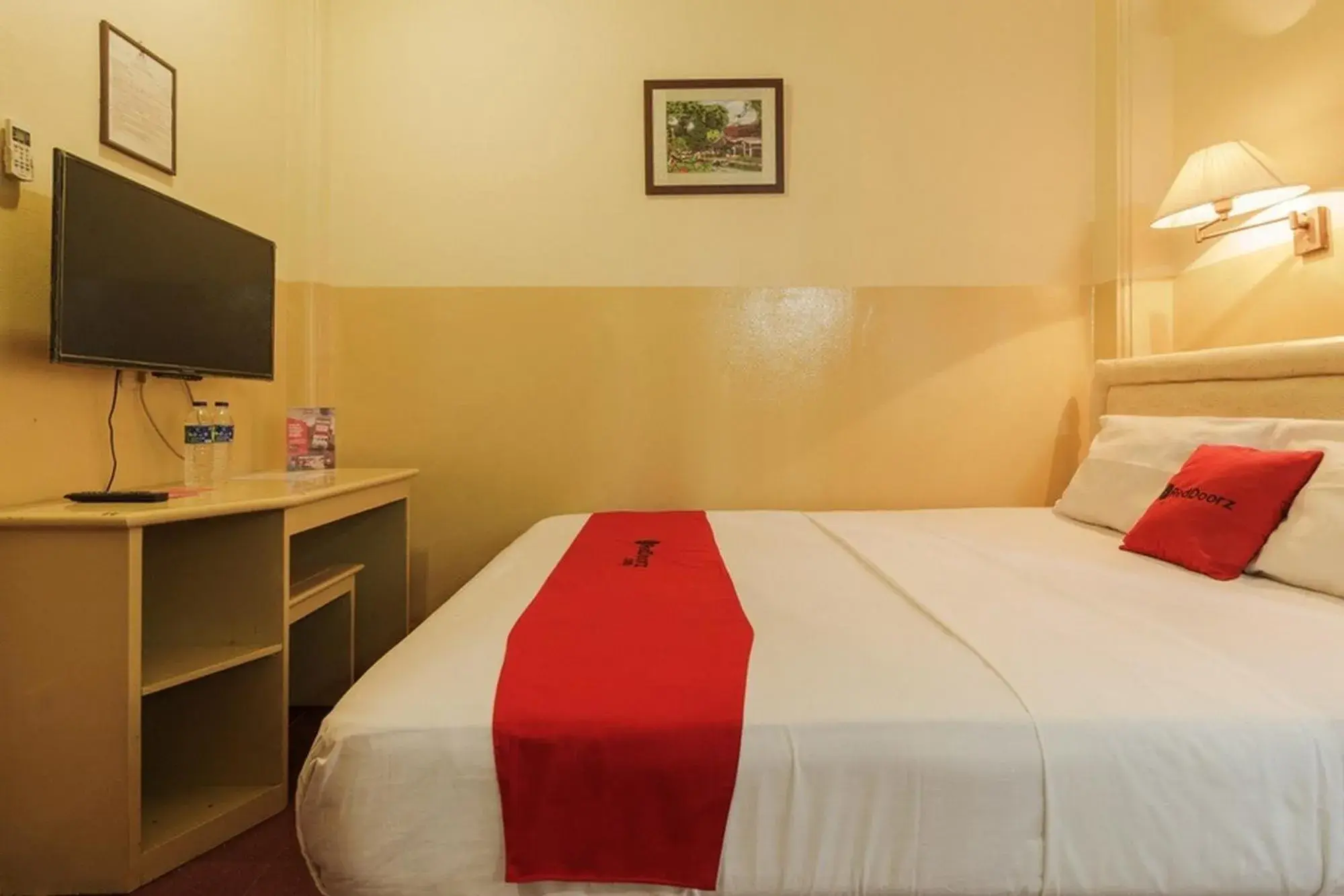 Bedroom, Bed in RedDoorz @ Jalan Jaksa Bedroom, Bed in RedDoorz @ Jalan Jaksa