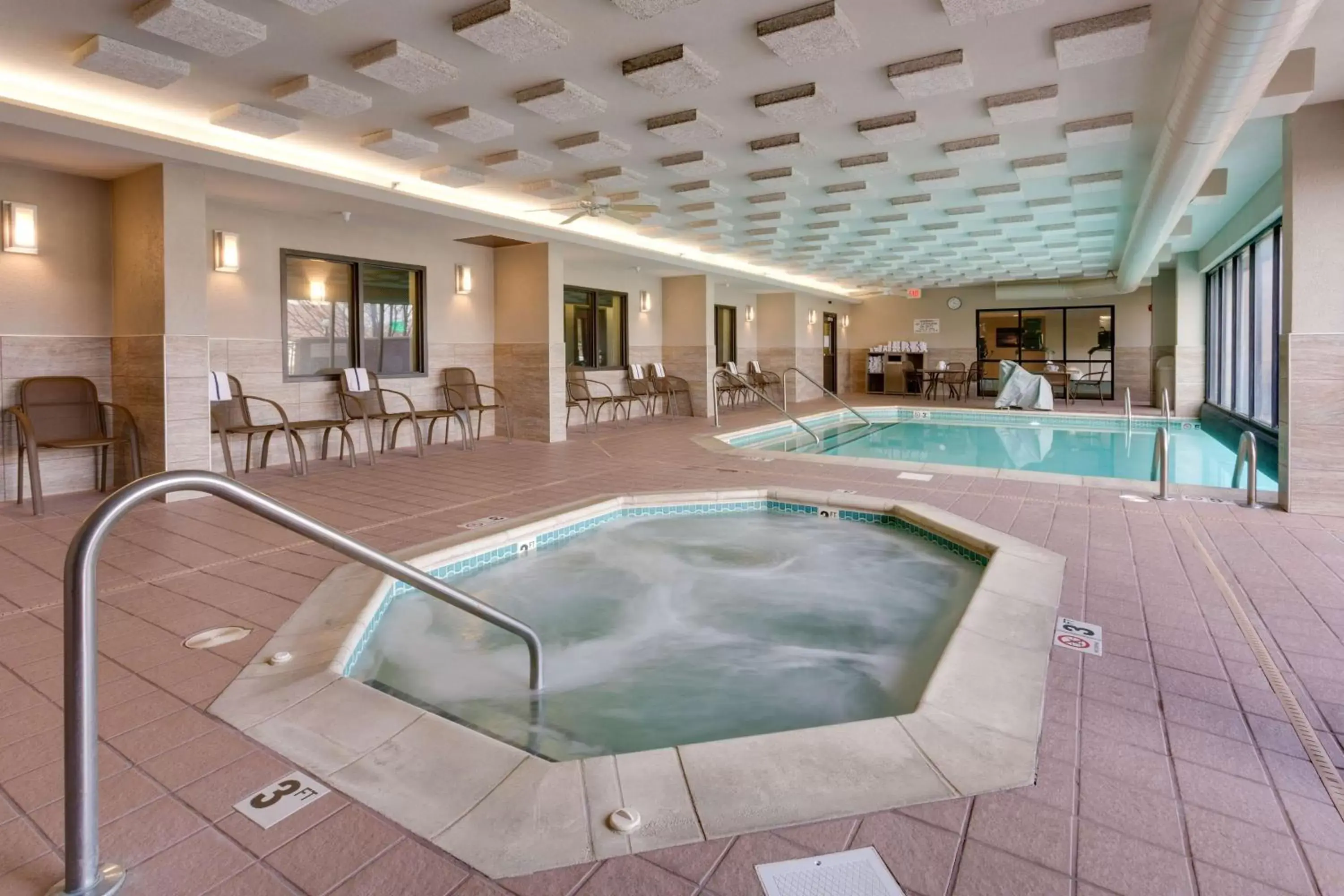 Activities, Swimming Pool in Drury Inn & Suites Overland Park