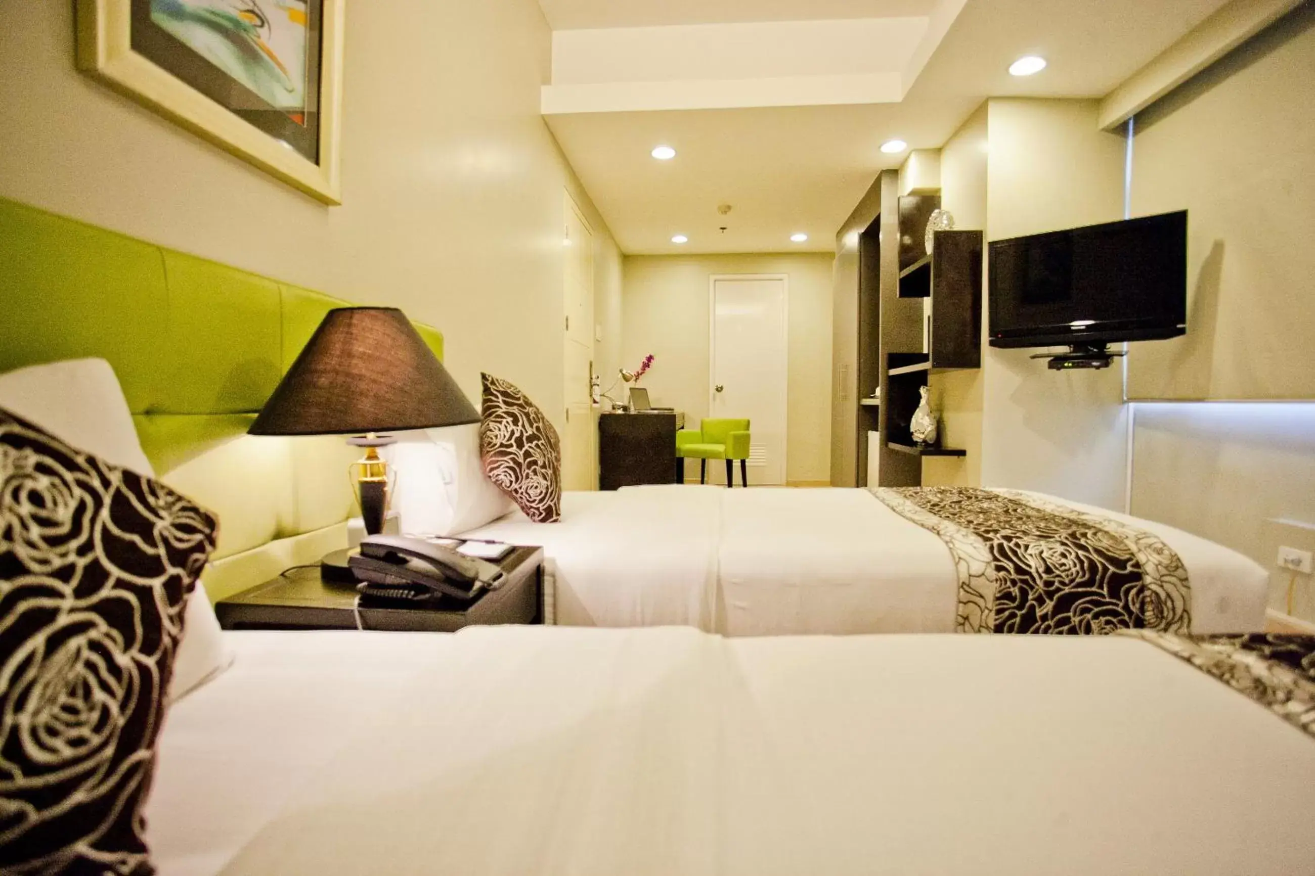 Deluxe Twin Room in The Exchange Regency Residence Hotel Managed by HII