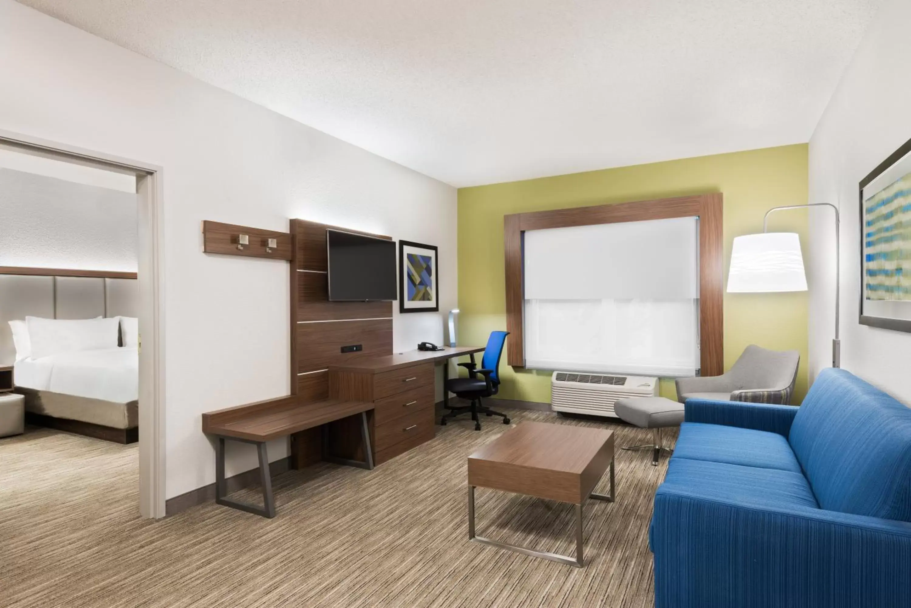 Photo of the whole room, Seating Area in Holiday Inn Express & Suites - Columbus Airport East, an IHG Hotel