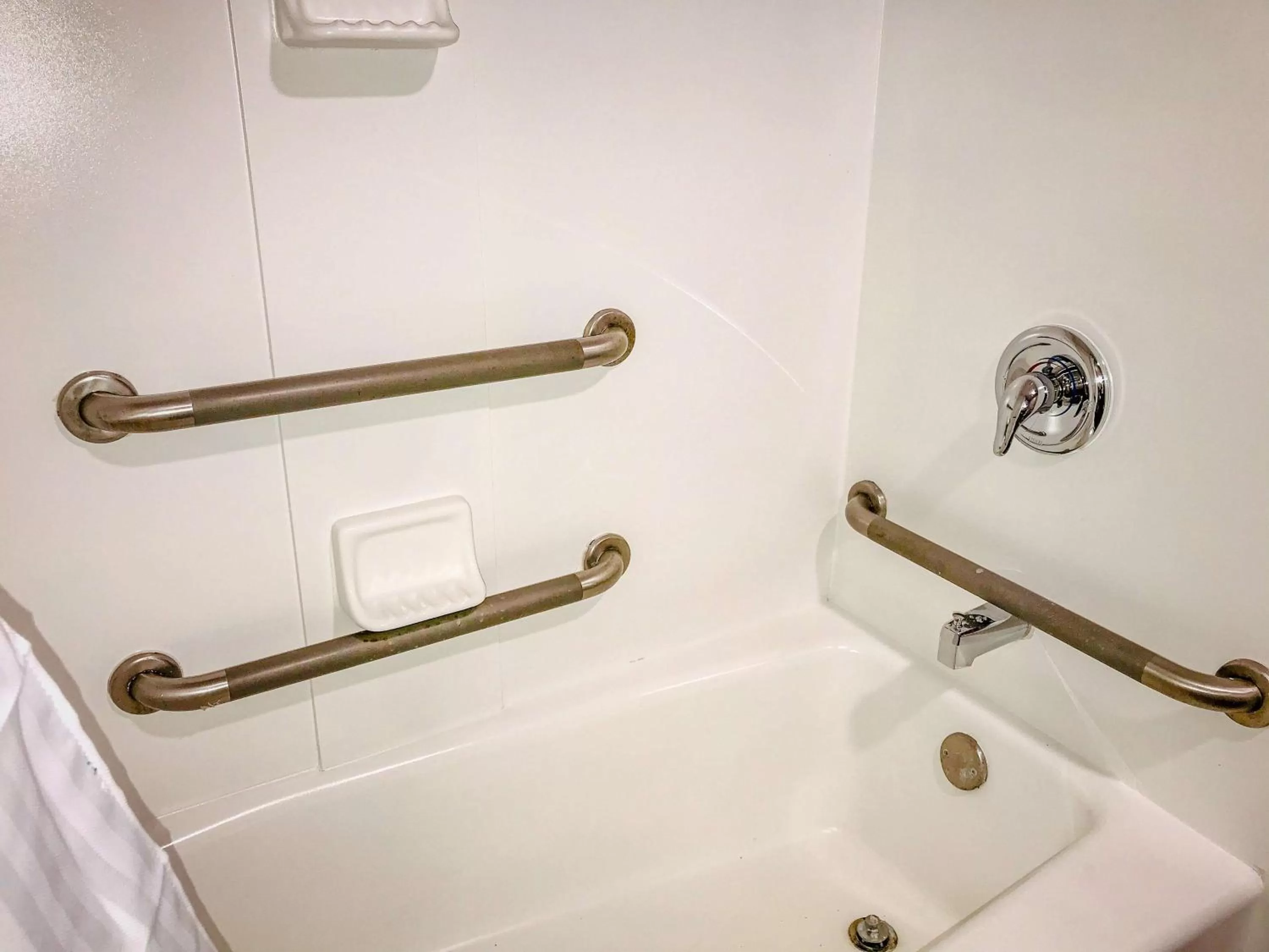 Bathroom in Studio 6 Dublin, Ga