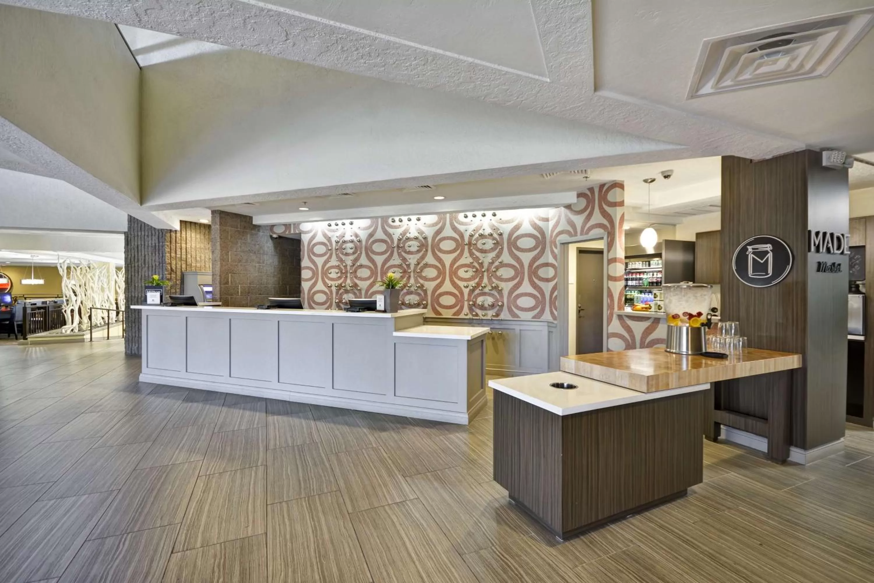 Lobby or reception in DoubleTree by Hilton Phoenix North