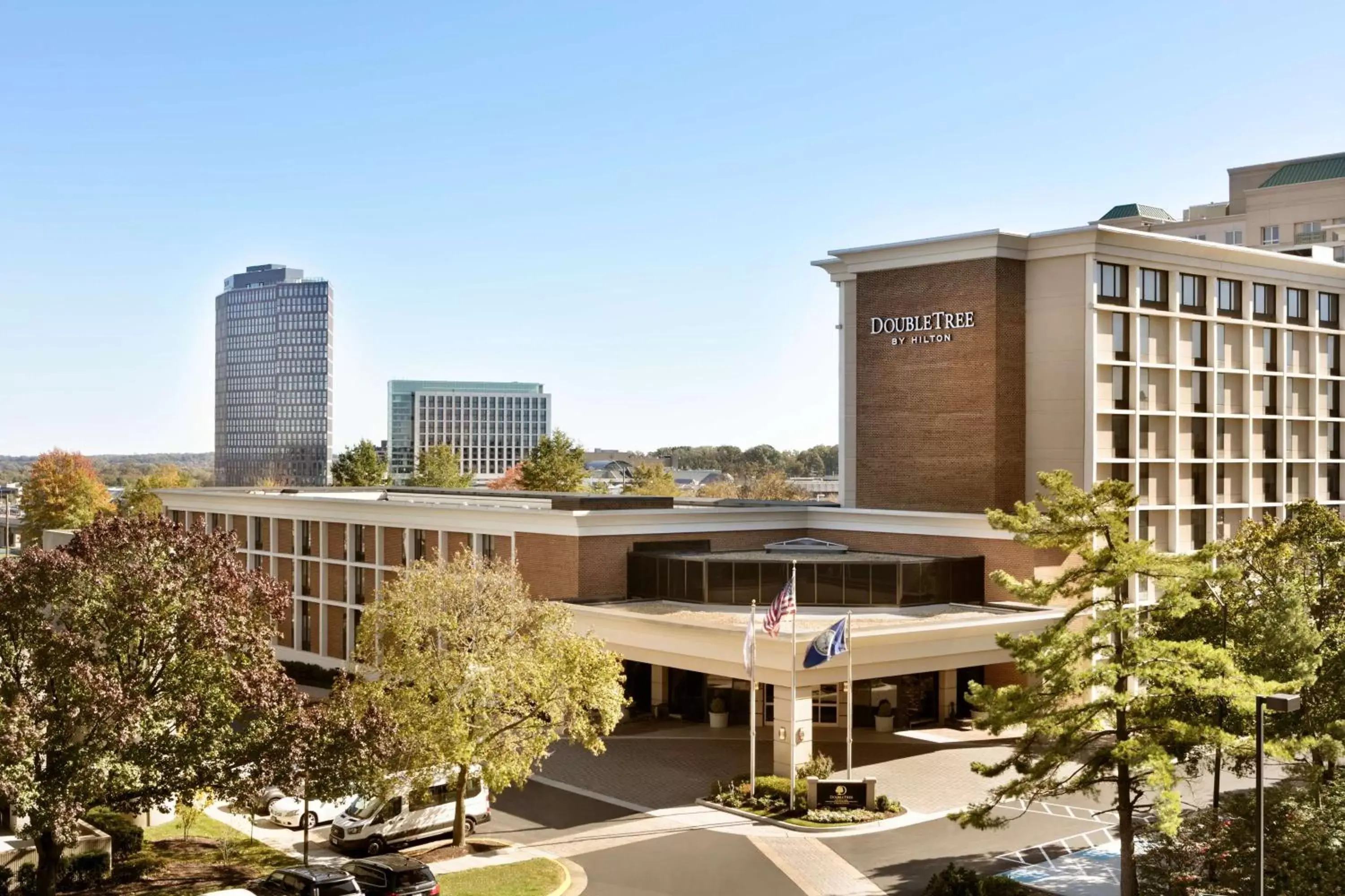 Property building in DoubleTree by Hilton McLean Tysons