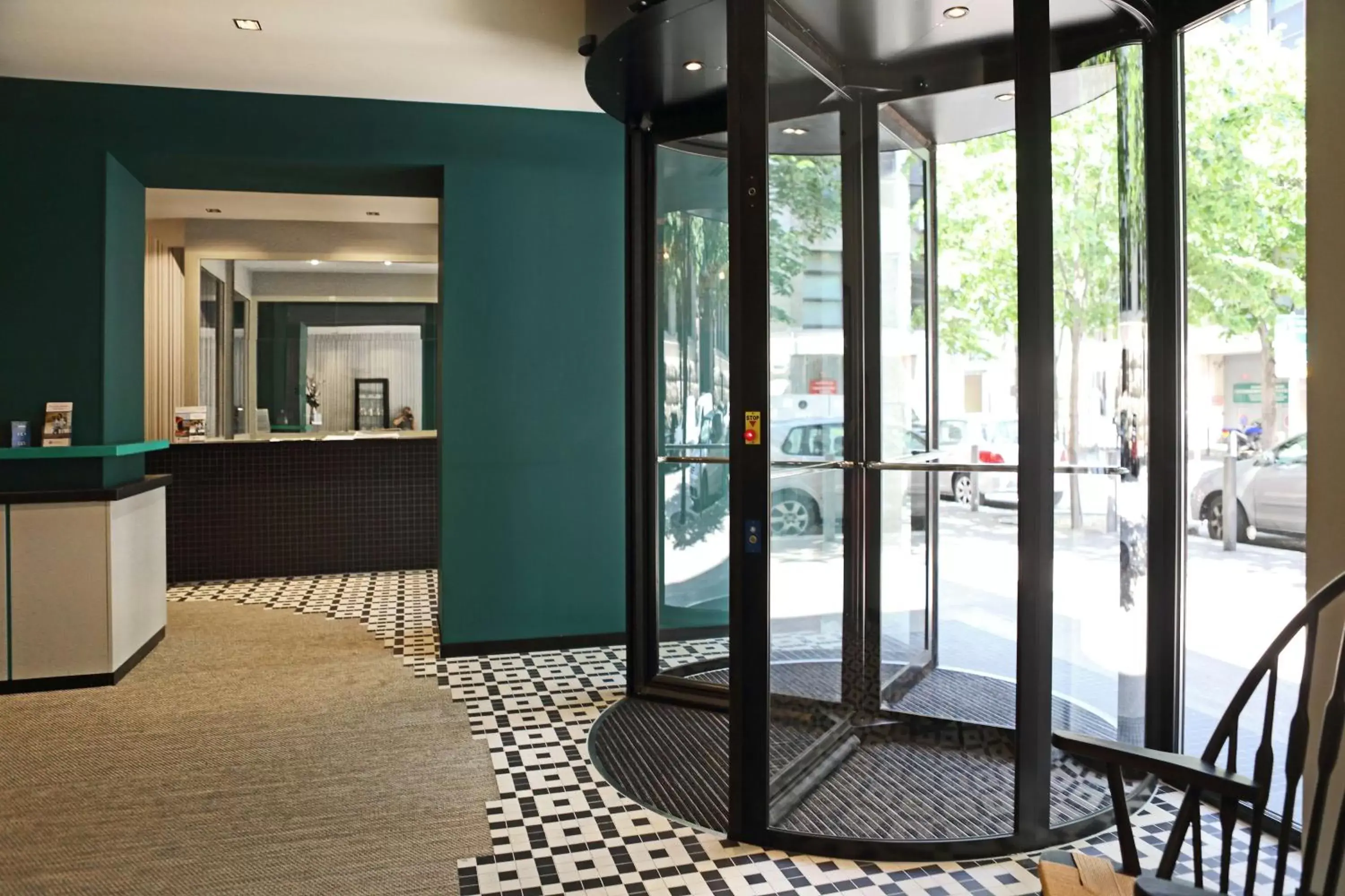 Lobby or reception in Best Western Plus Hôtel La Joliette