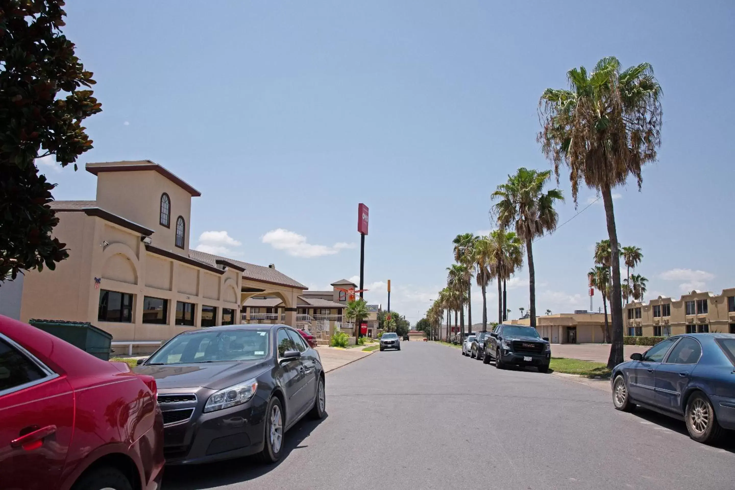 Parking in OYO Hotel McAllen Airport South