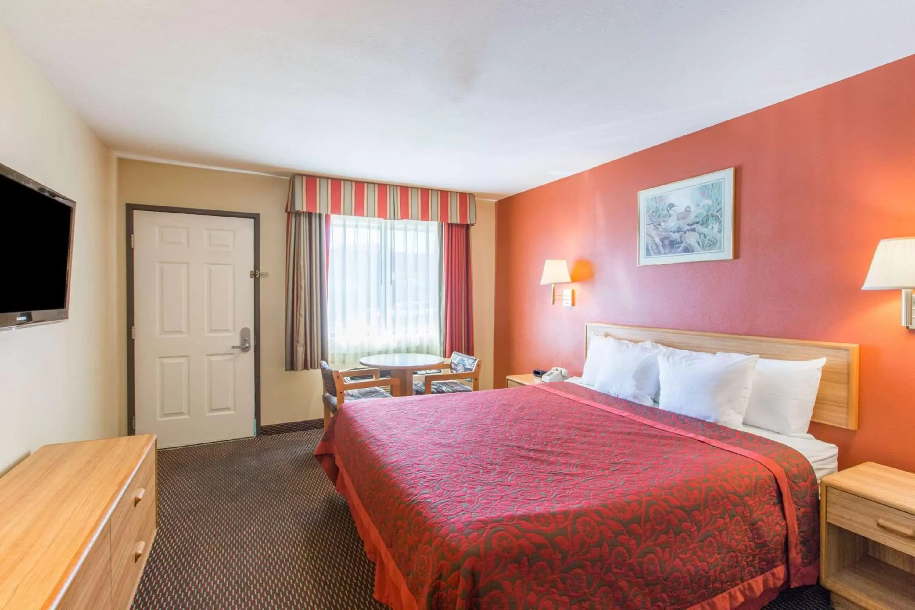 Photo of the whole room, Bed in Days Inn by Wyndham Tucson Airport