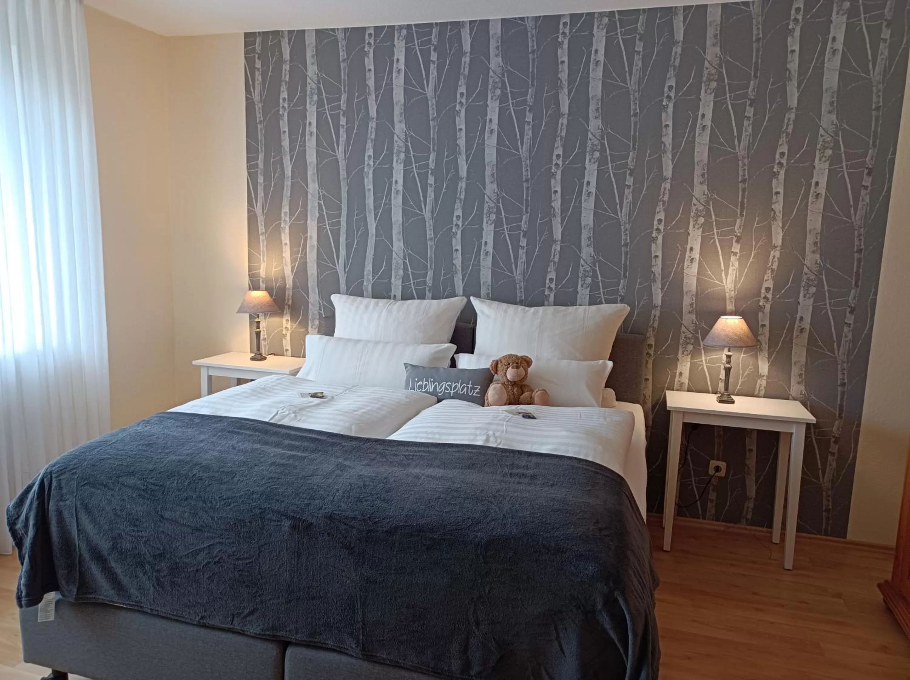 Bed in Hotel Garni Zum Grünen Baum