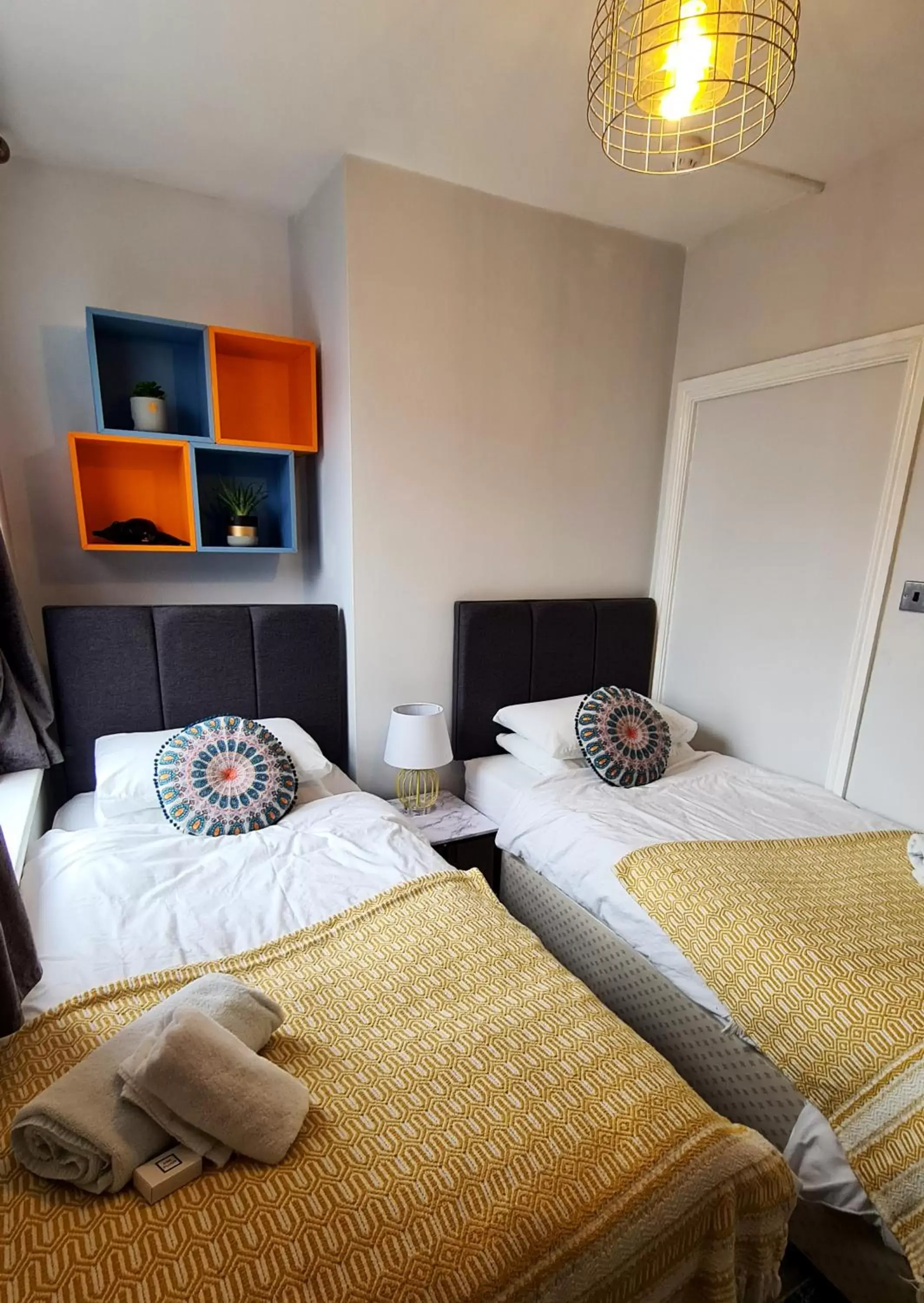 Budget Twin Room in The Albert Hotel Budget Twin Room in The Albert Hotel