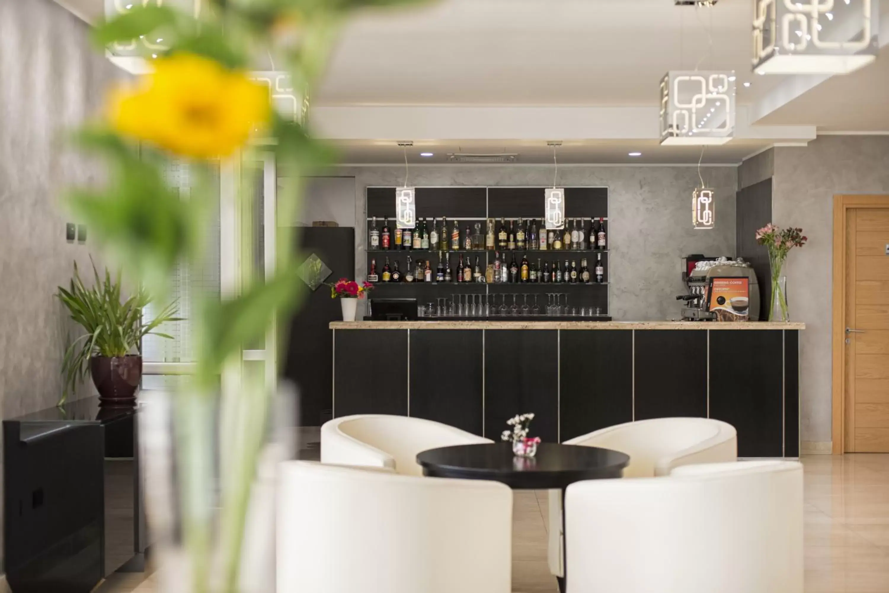 Lobby or reception, Lounge/Bar in Simon Hotel