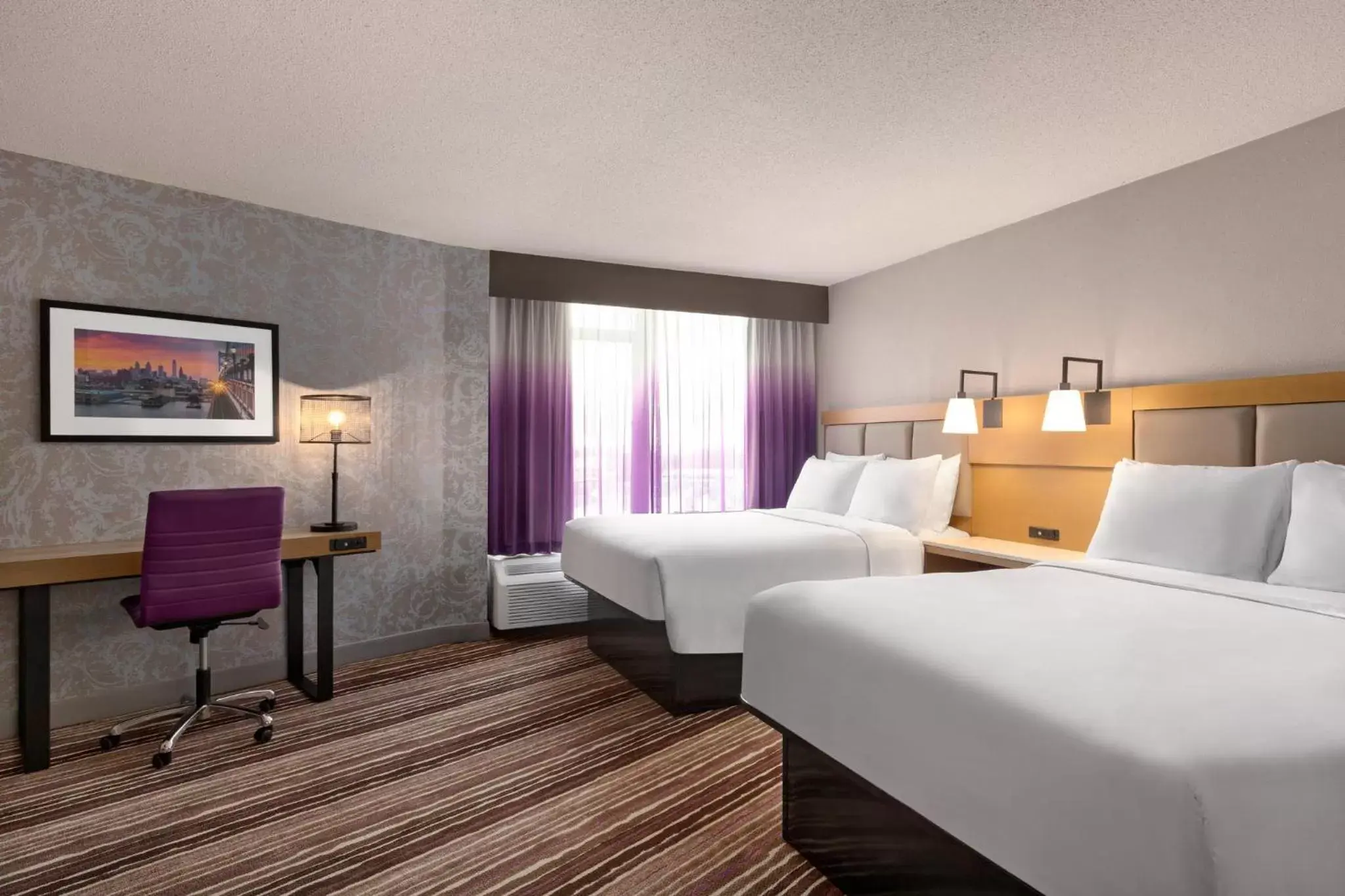 Photo of the whole room, Bed in Holiday Inn Philadelphia Arpt-Stadium Area, an IHG Hotel