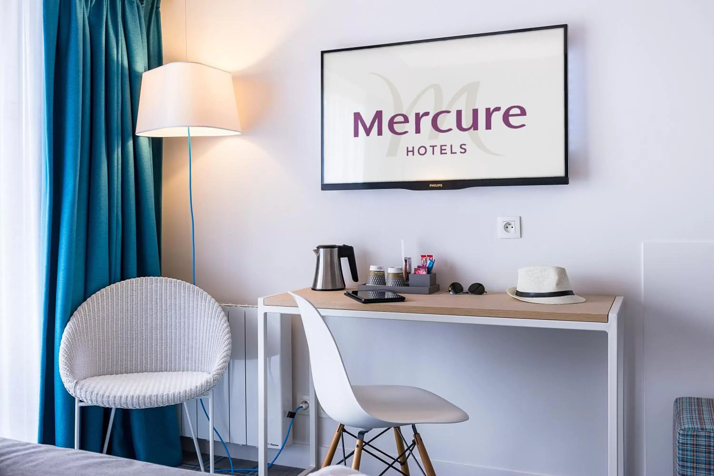 Bedroom, Coffee/Tea Facilities in Mercure Deauville Centre
