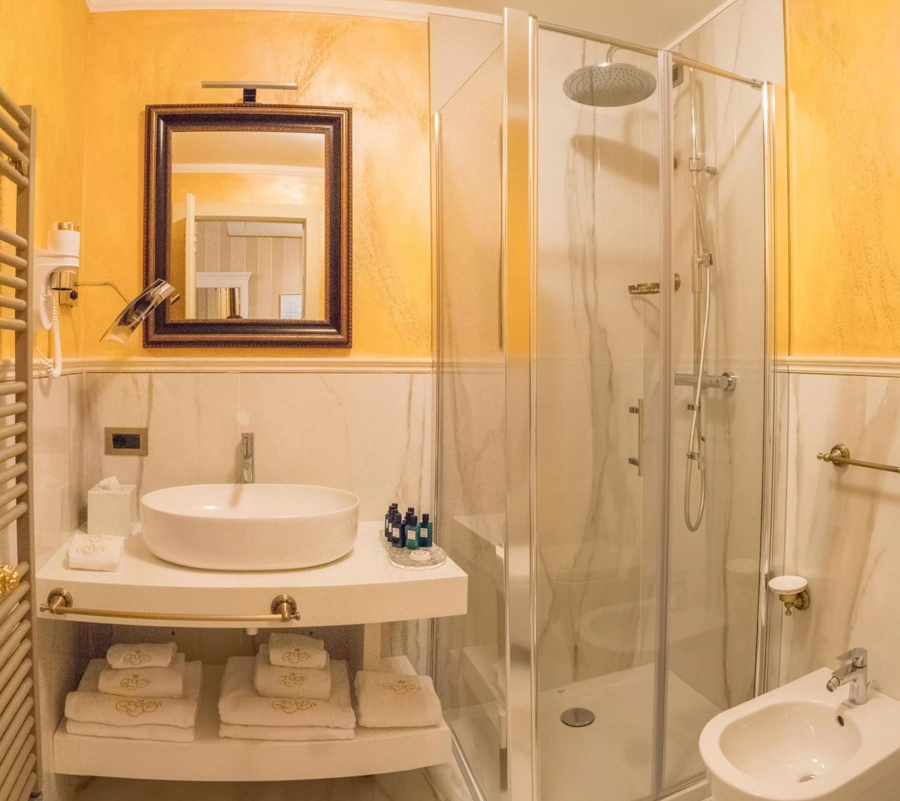 Shower in EGO' Boutique Hotel - The Silk Road