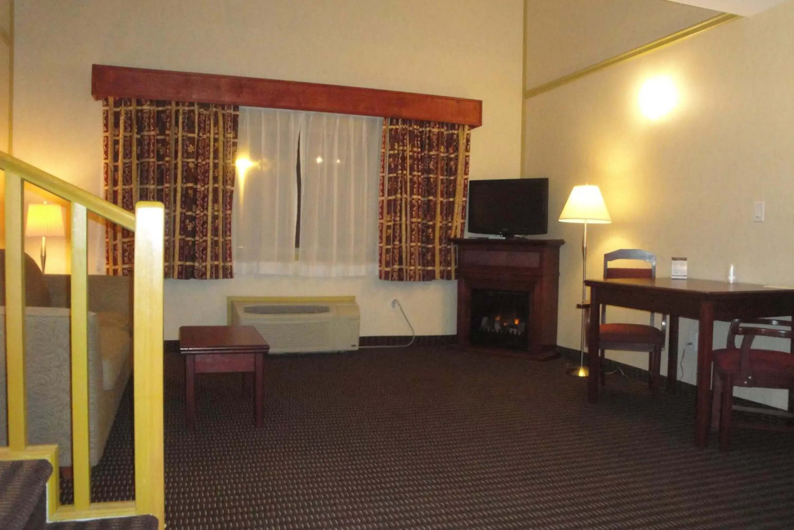 Living room, TV/Entertainment Center in All Stay Suites