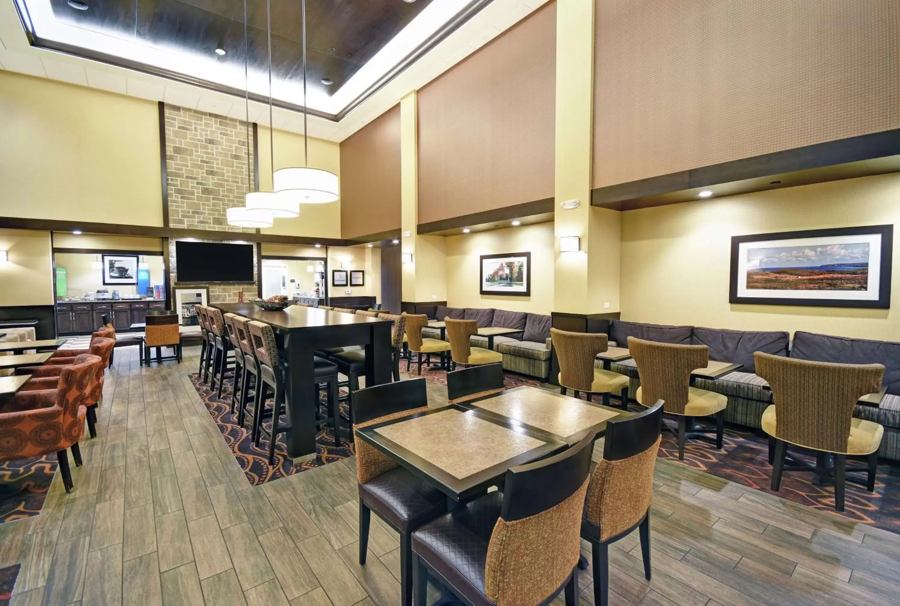 Dining area, Restaurant/Places to Eat in Hampton Inn & Suites Milwaukee/Franklin