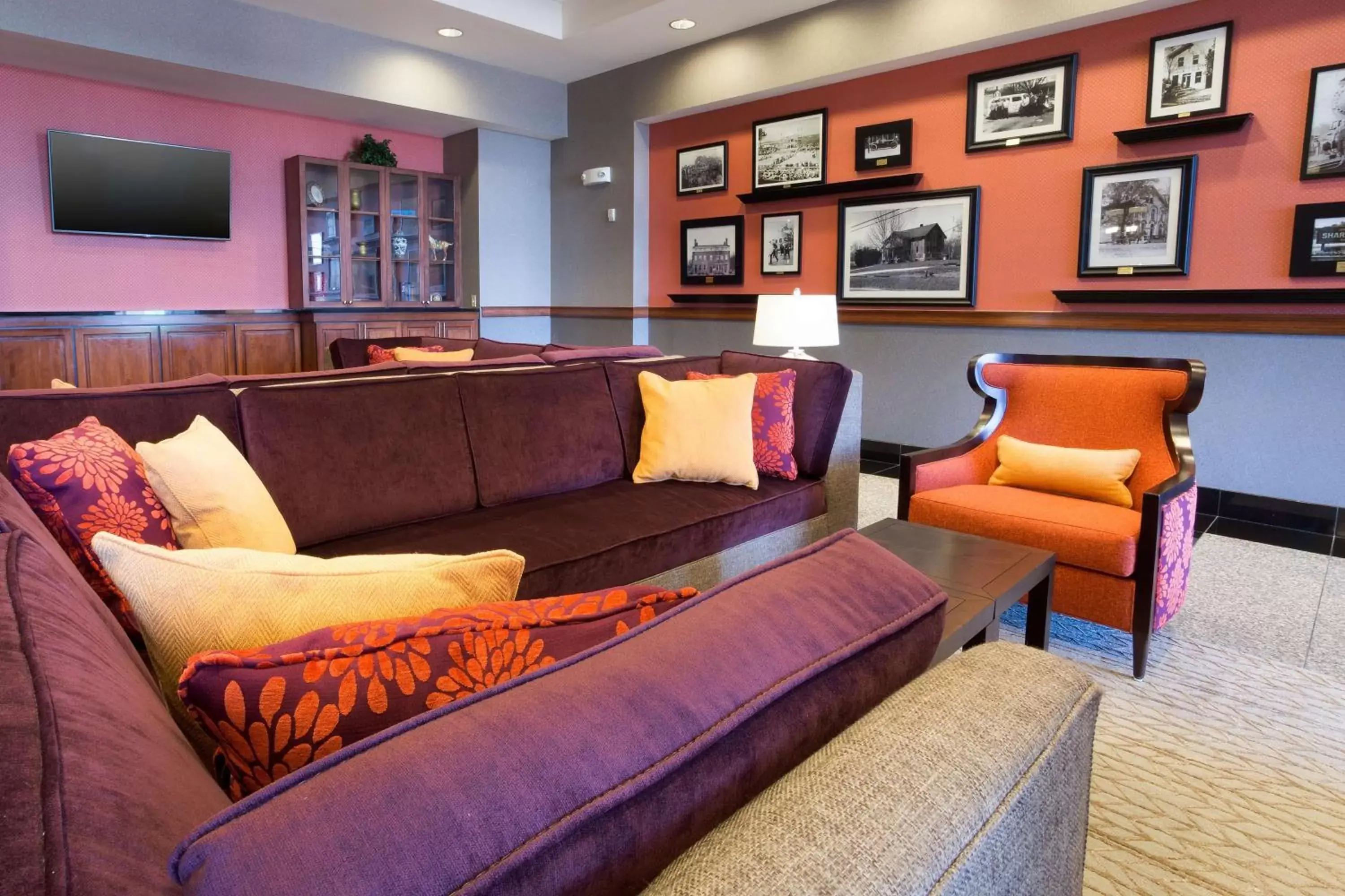 Lobby or reception in Drury Inn & Suites Cincinnati Sharonville