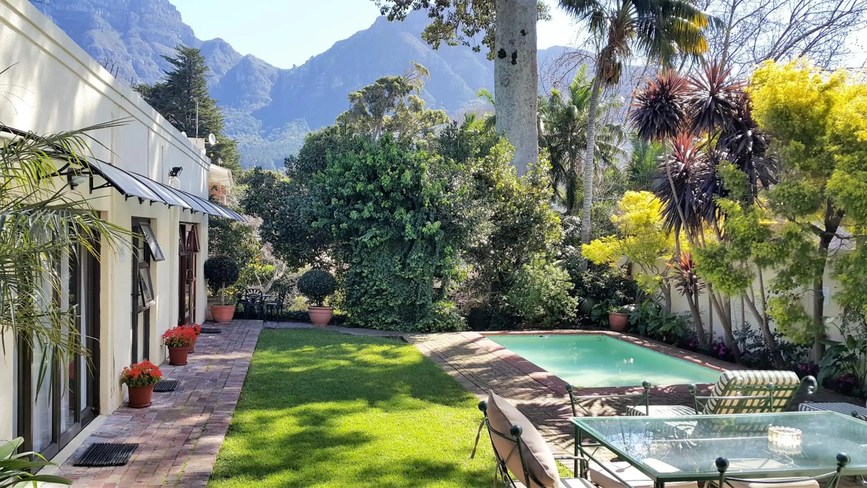 Swimming Pool in Riversong Guest House