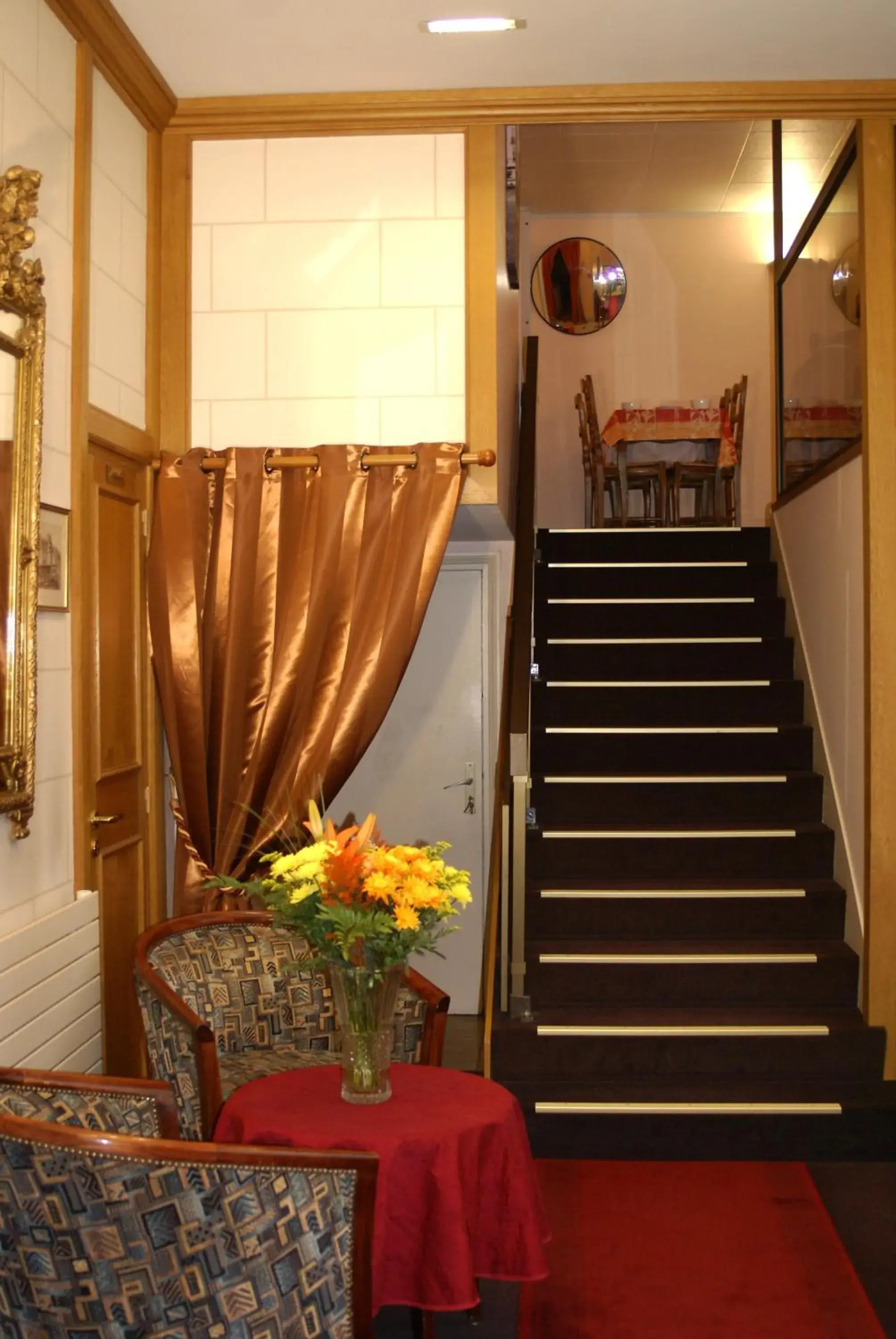 Lobby or reception, Seating Area in Logis Hôtel Des Châteaux De La Loire