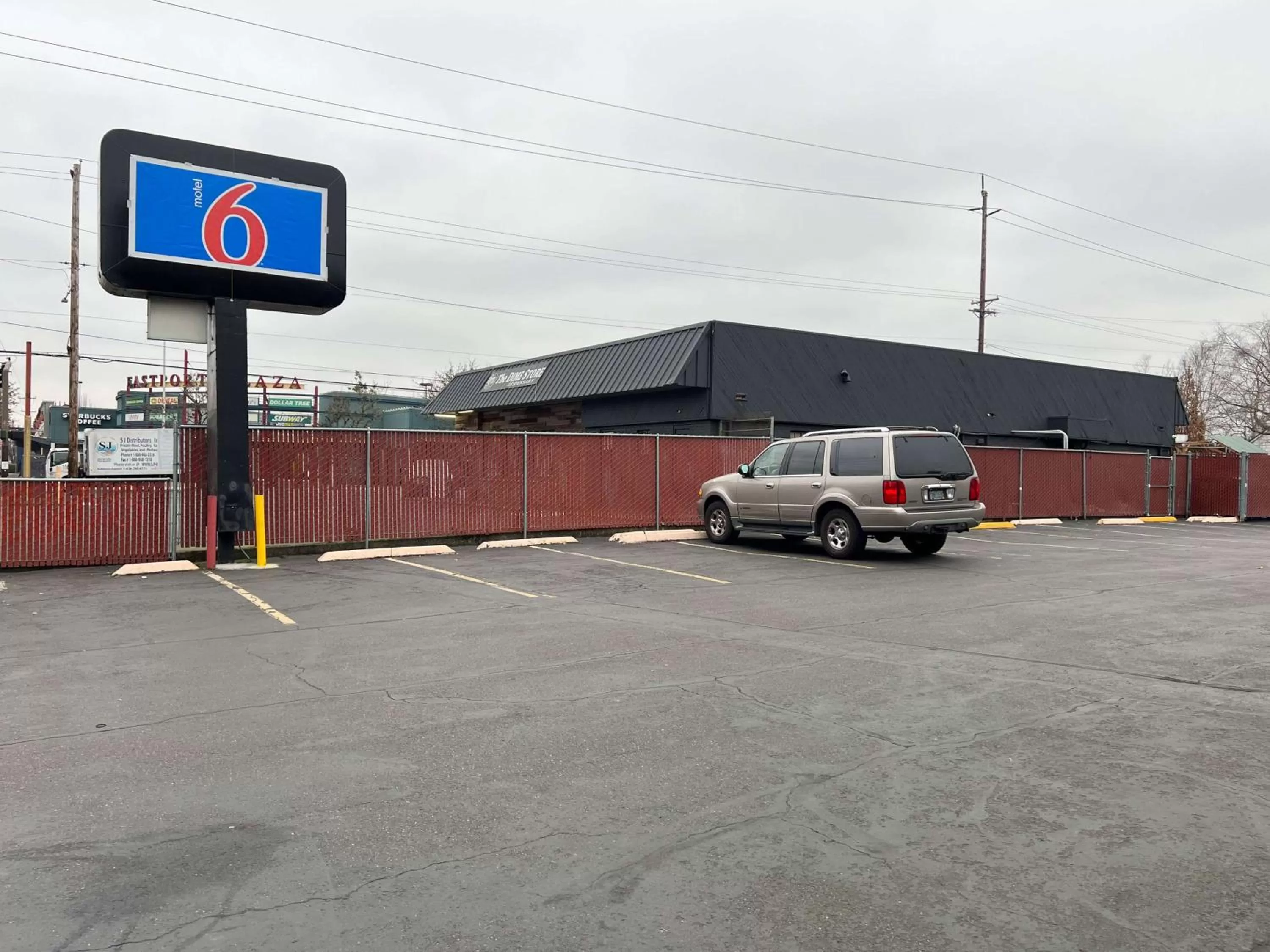 Property building in Motel 6 Portland OR Southeast