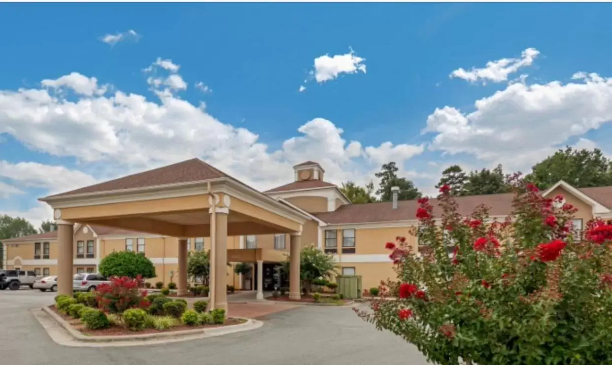Street view in Quality Inn High Point - Archdale Street view in Quality Inn High Point - Archdale