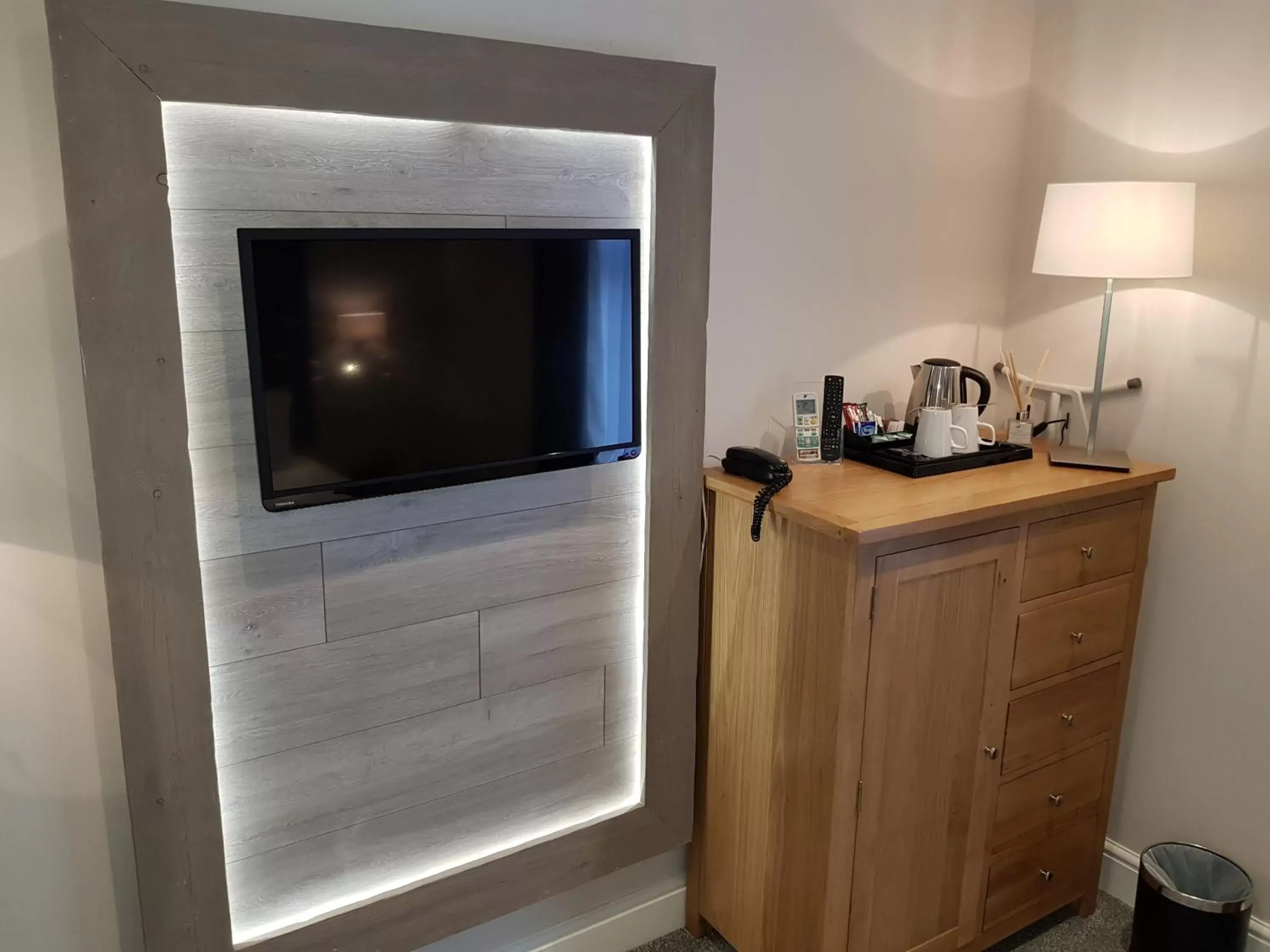 TV and multimedia, TV/Entertainment Center in Heywood Spa Hotel