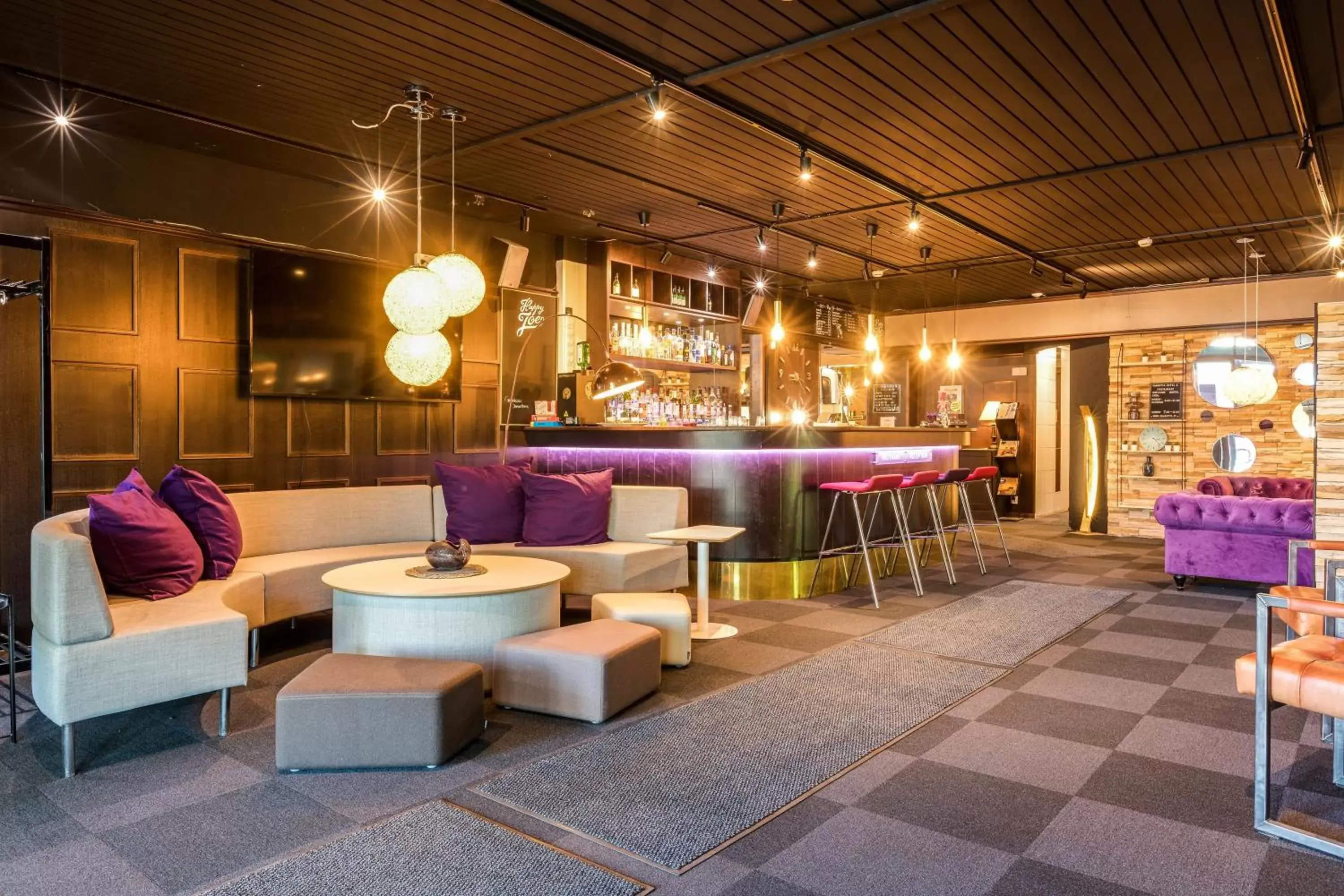 Lobby or reception, Lounge/Bar in Samantta Hotel & Restaurant