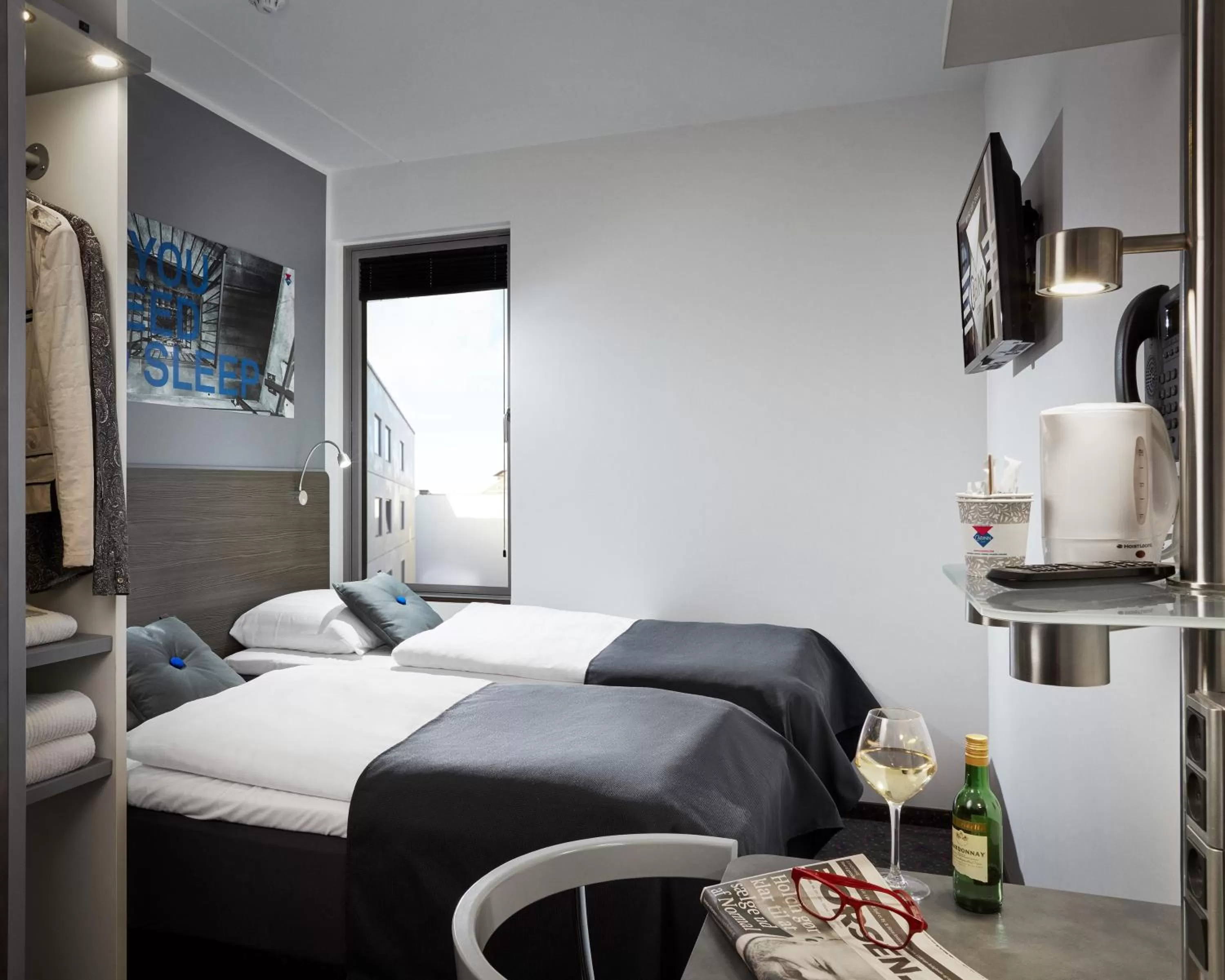 Coffee/tea facilities, Bed in Cabinn Aarhus