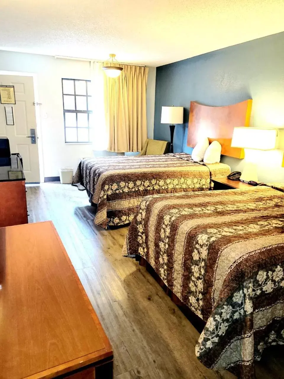 Photo of the whole room, Bed in Best Price Motel & Suites