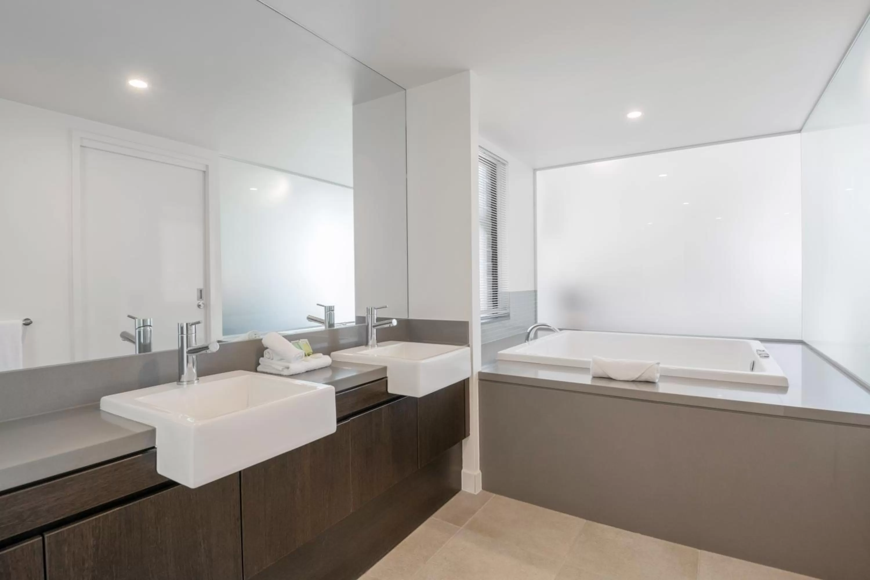 Bathroom in Port Douglas Private Apartments in Temple