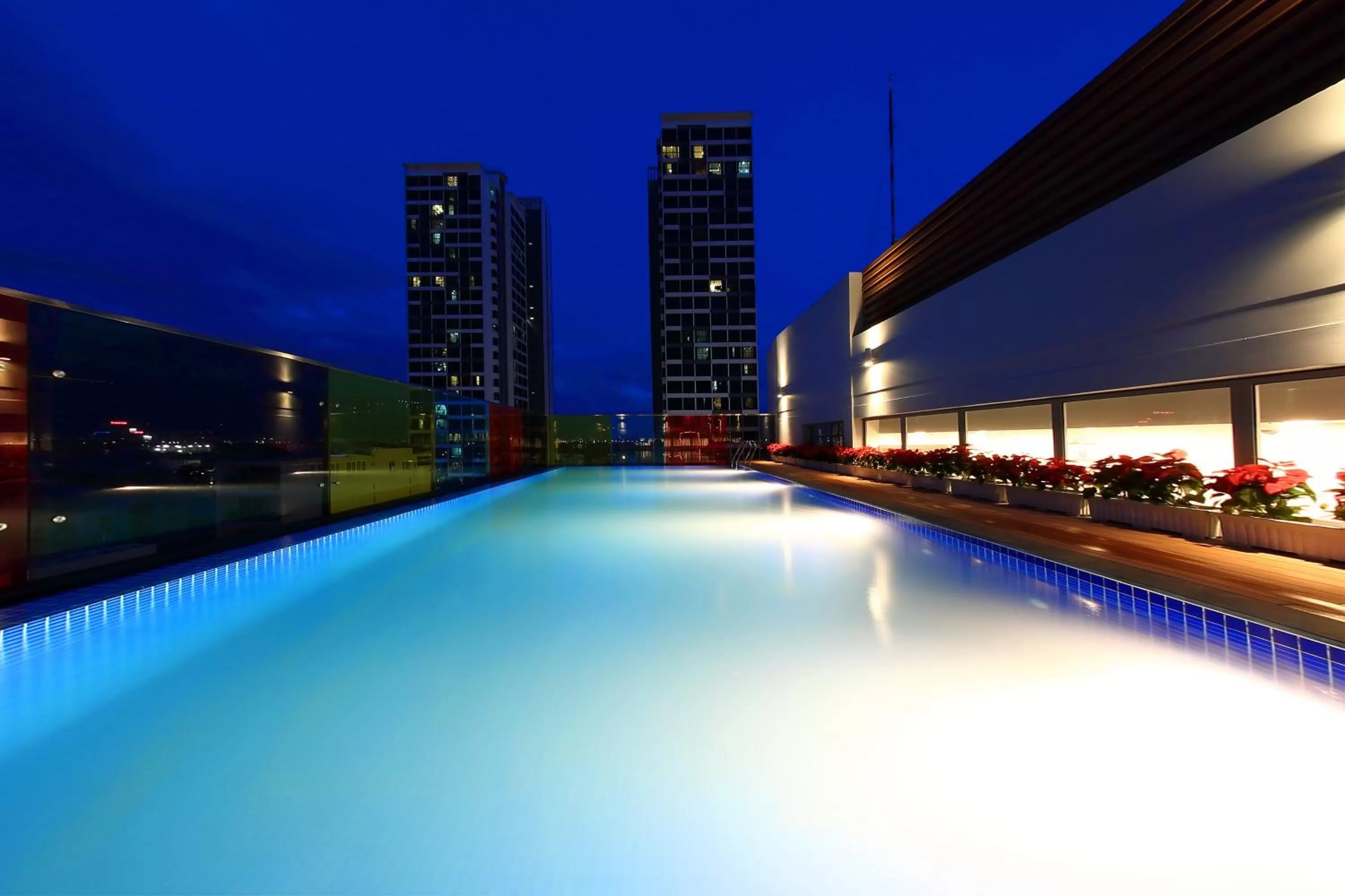 Swimming pool in Aurora Western Village