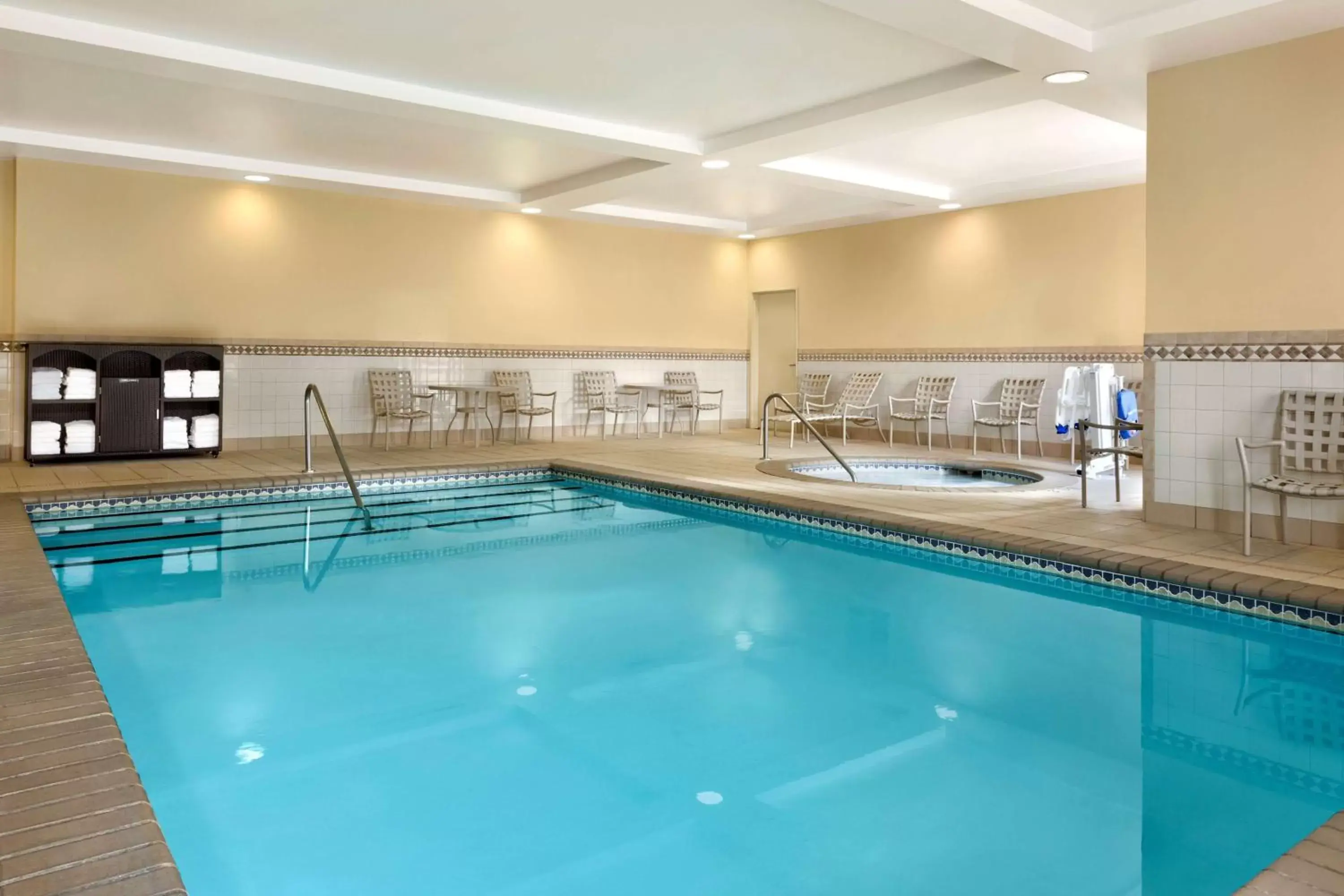 Hot Tub, Swimming Pool in Hilton Garden Inn Bartlesville