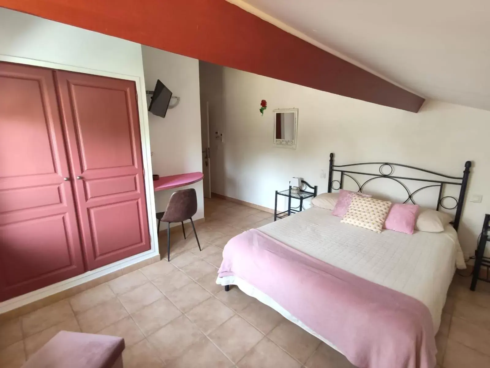 Standard Double Room with Private Bathroom in Mas Saint-Ange