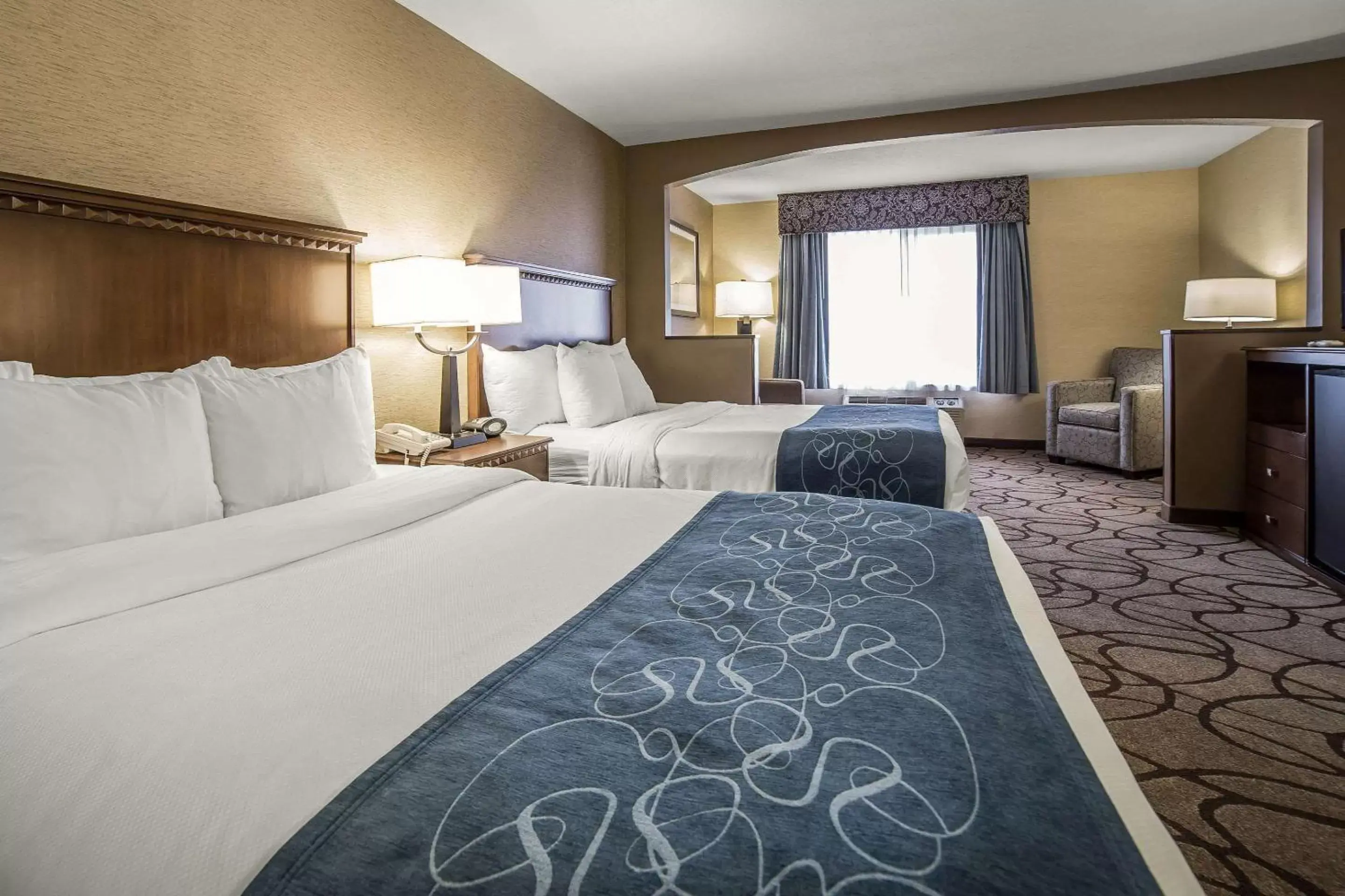 Photo of the whole room, Bed in Comfort Suites Airport Salt Lake City