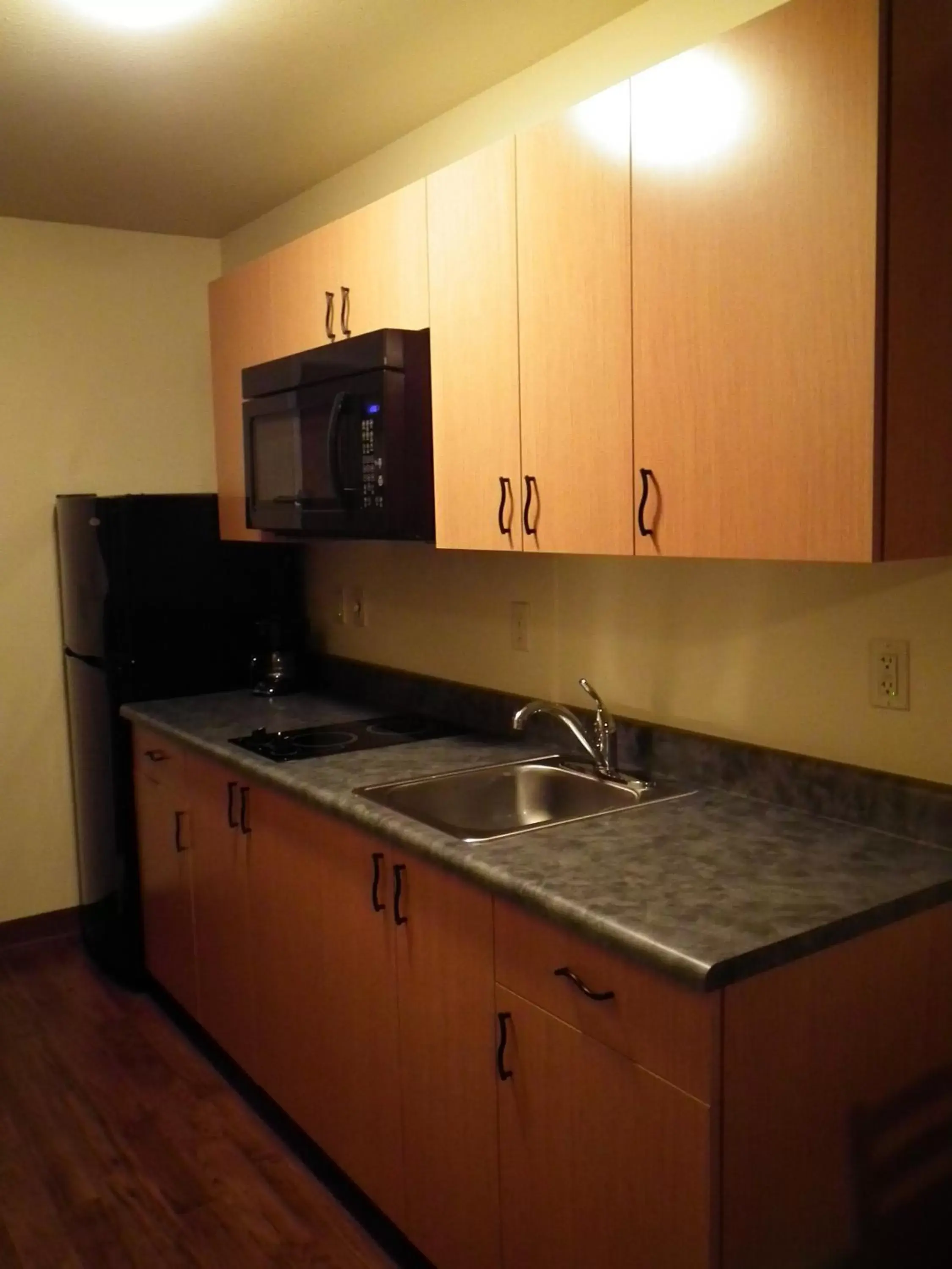 Kitchen or kitchenette, Kitchen/Kitchenette in Aspen Suites Hotel Juneau