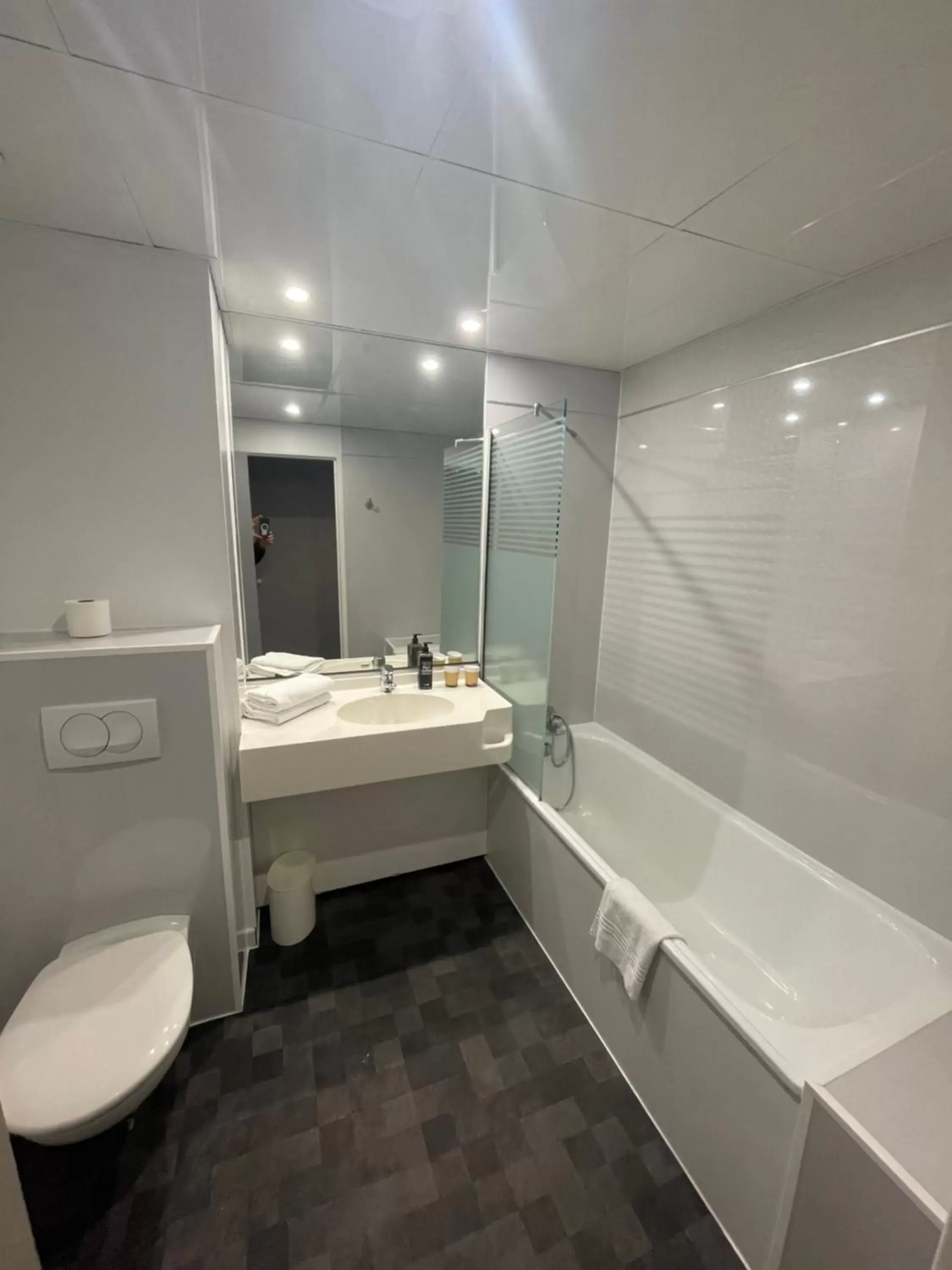 Shower, Bathroom in KYRIAD DIRECT LYON NORD - Dardilly