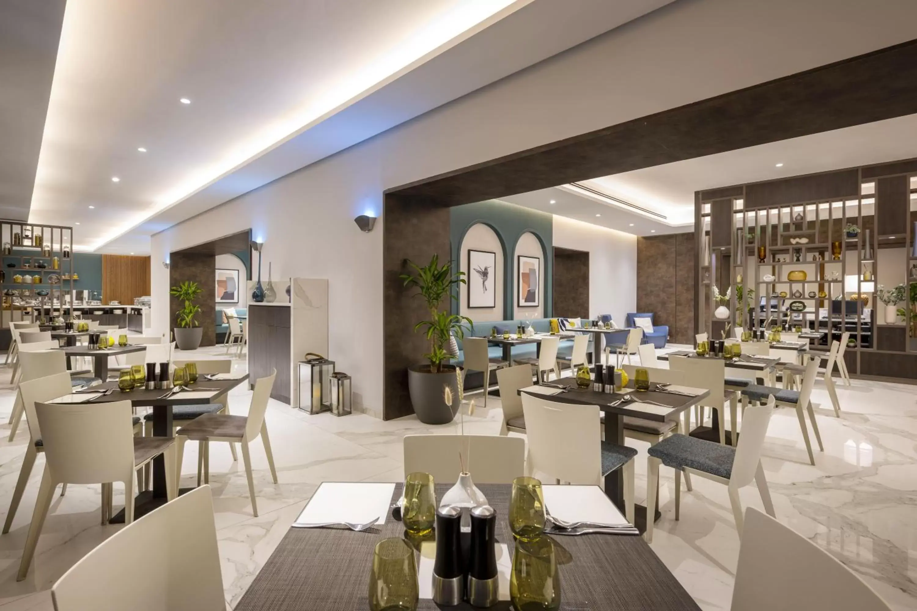 Restaurant/Places to Eat in voco Doha West Bay Suites, an IHG Hotel