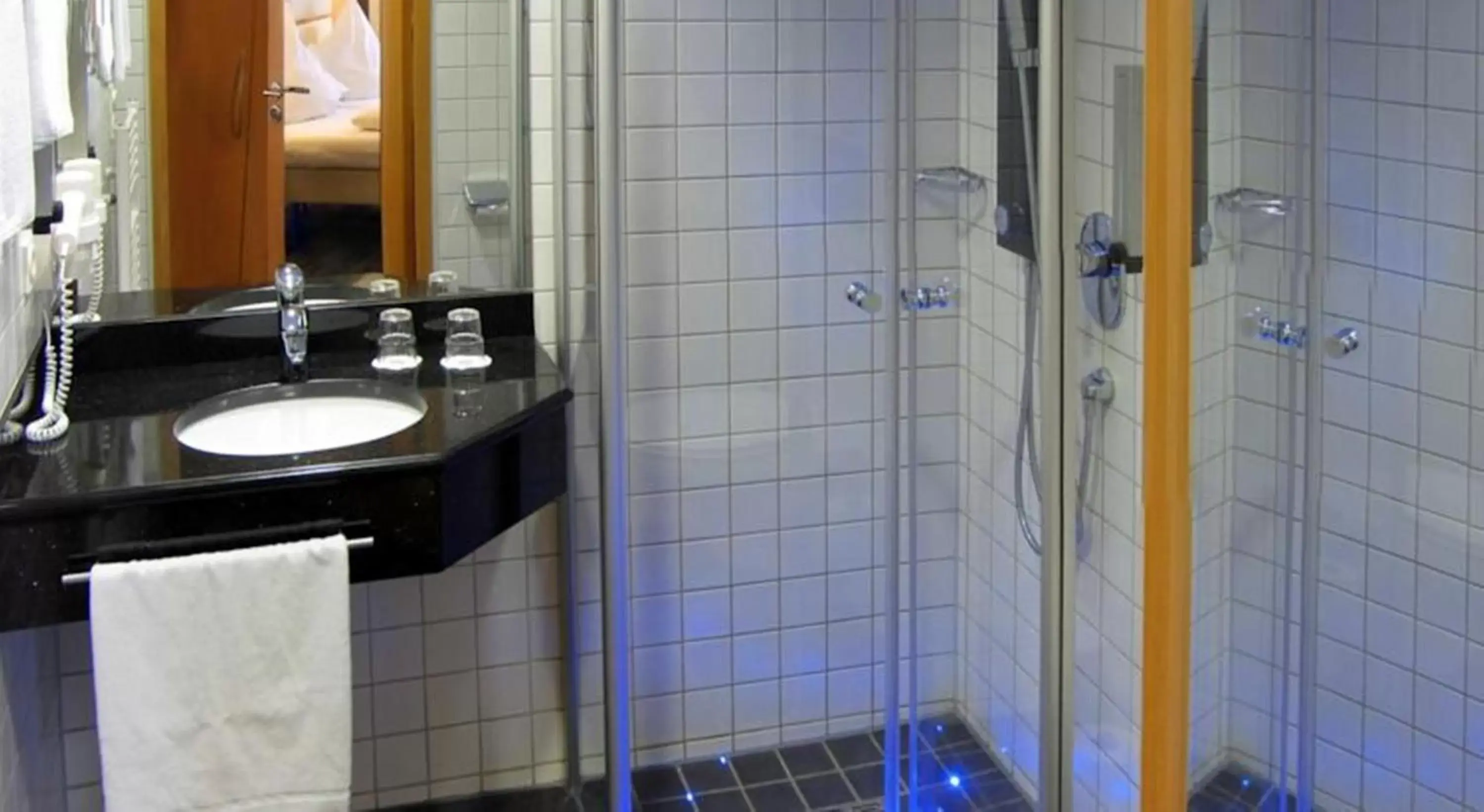 Bathroom in Best Western Plaza Hotel Stuttgart-Ditzingen