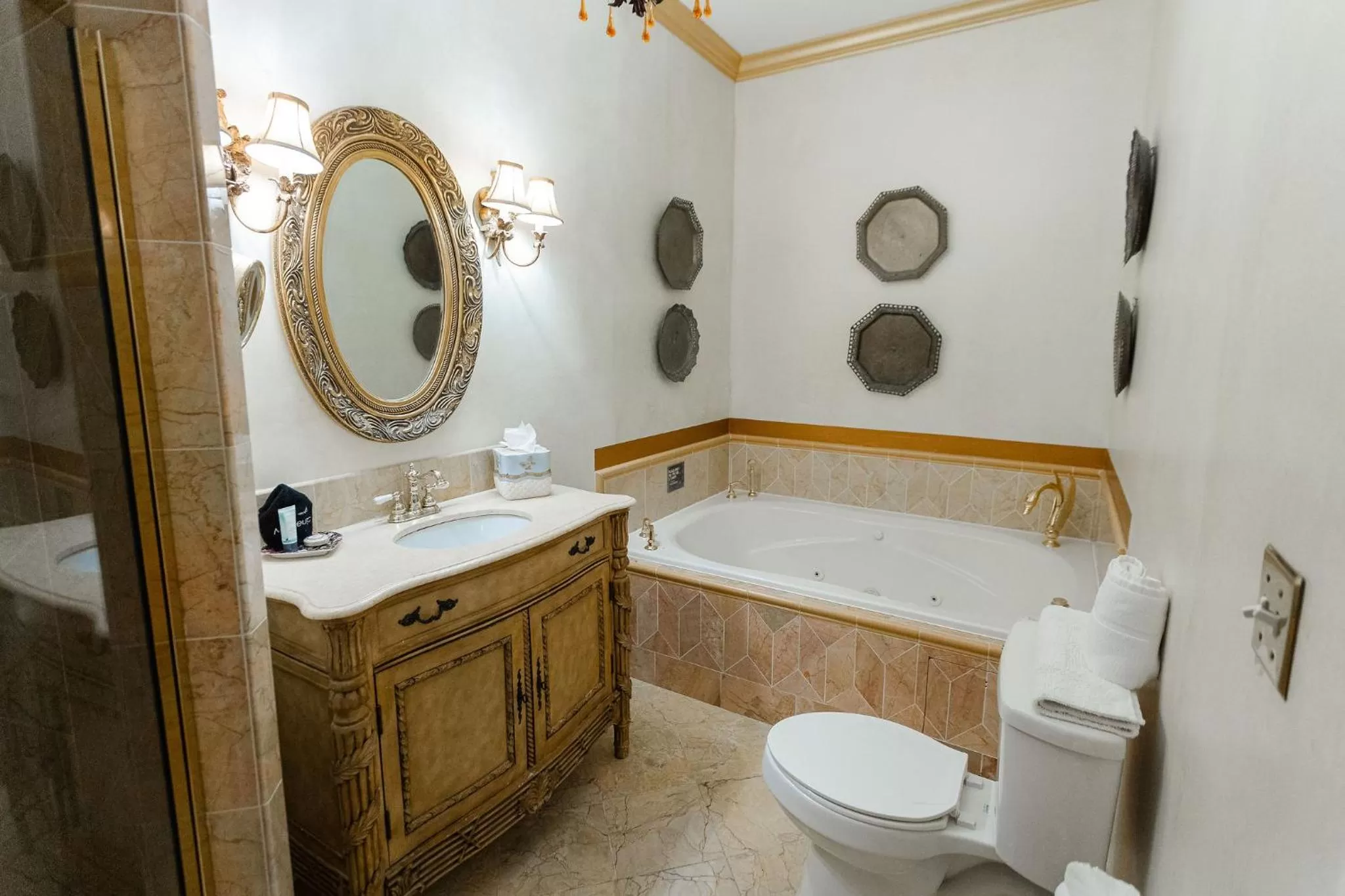 Bathroom in 1840s Carrollton Inn