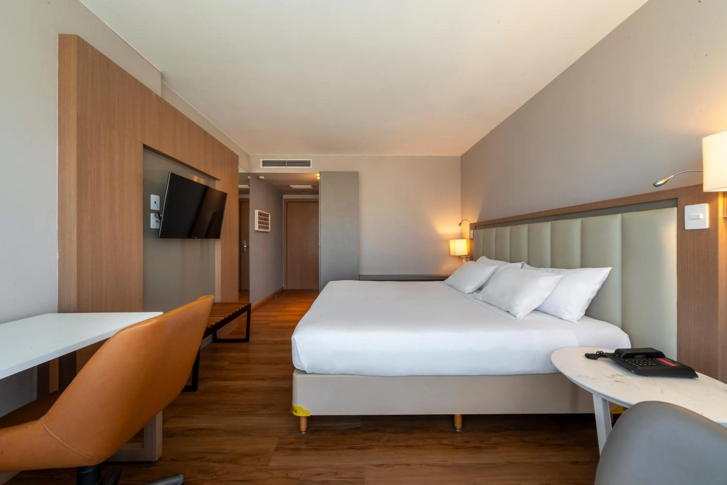 Bedroom, Bed in Laghetto Stilo Barra