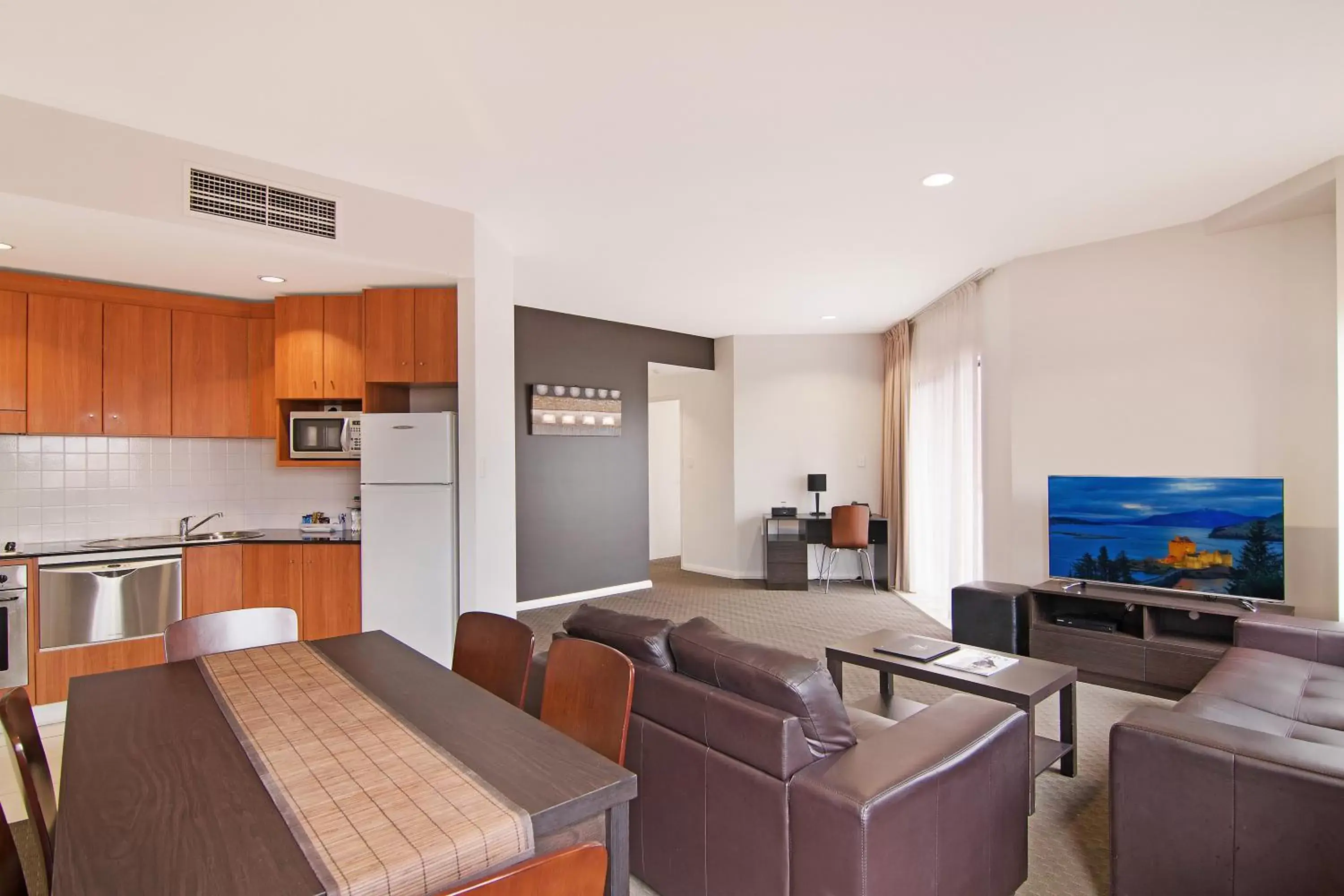 Kitchen or kitchenette, Seating Area in Boulevard on Beaumont