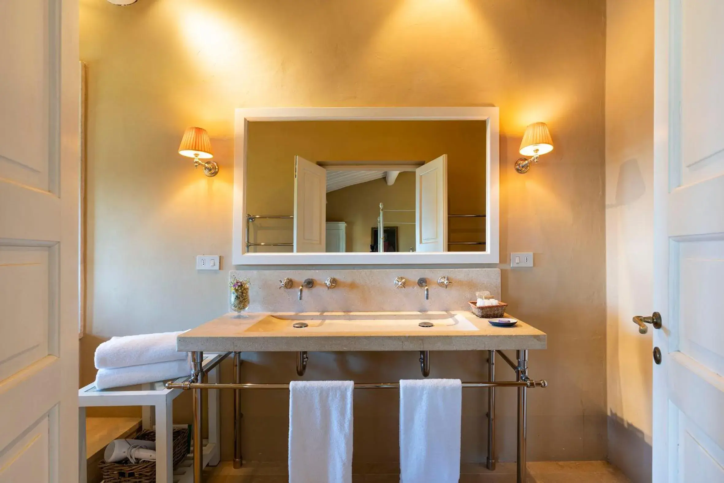 Bathroom in Castello di Fonterutoli Wine Resort