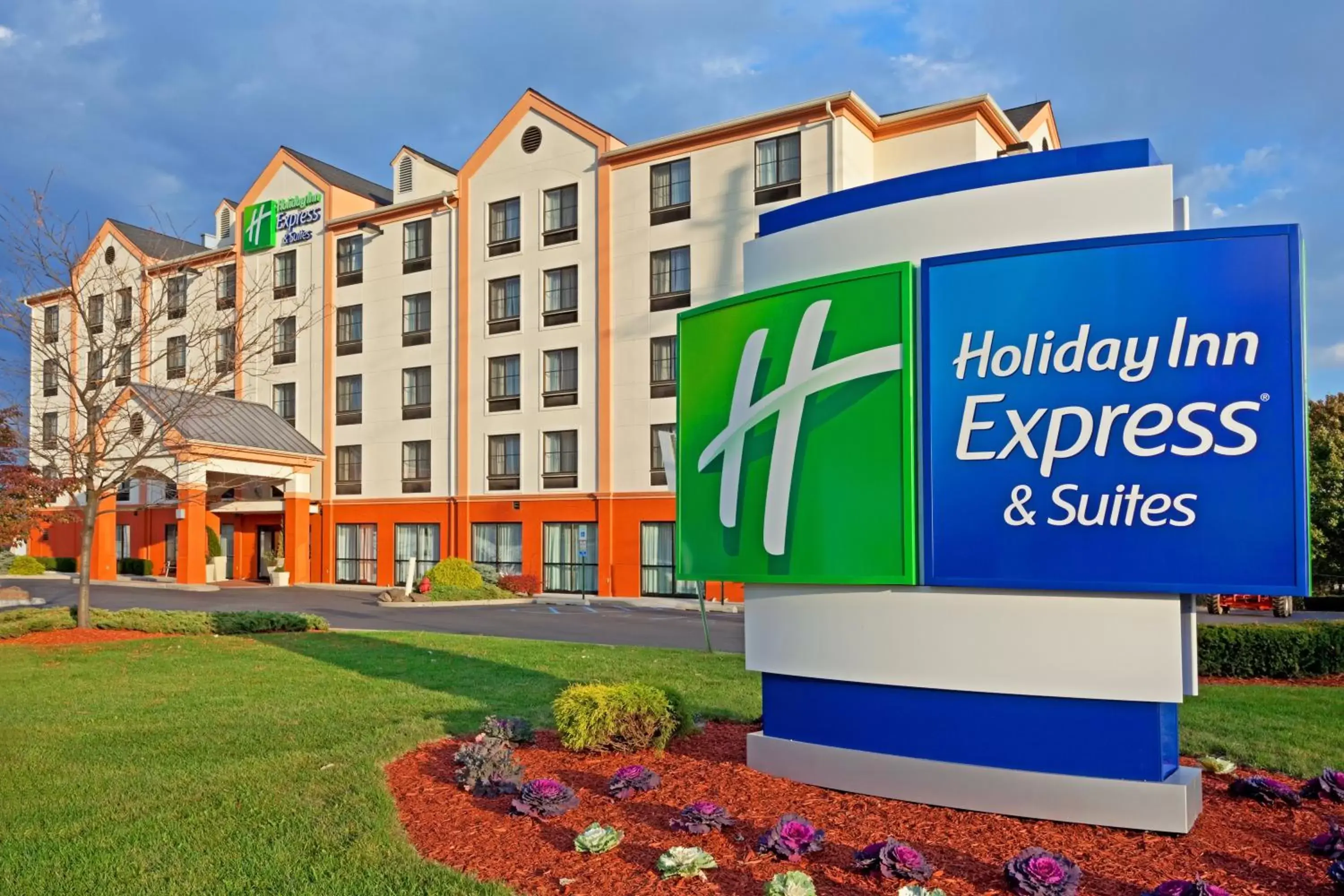 Property Building in Holiday Inn Express Hotel & Suites Meadowlands Area, an IHG Hotel