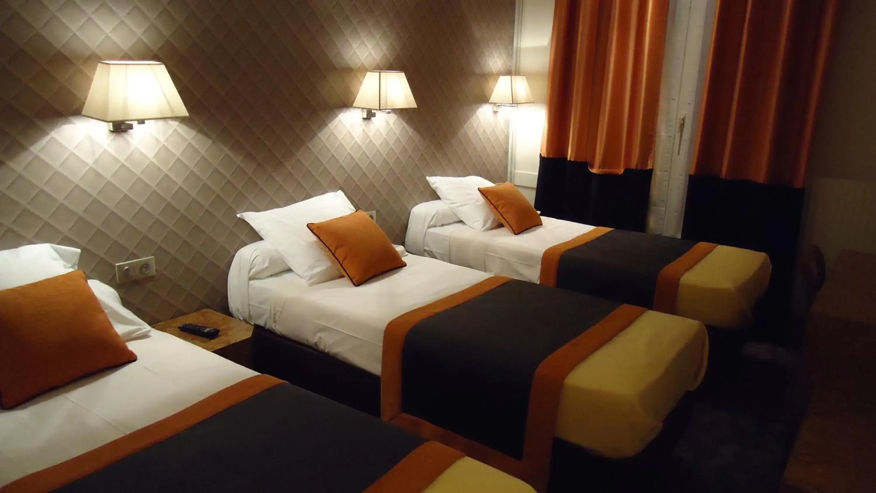 Bedroom, Bed in Hotel d'Amiens