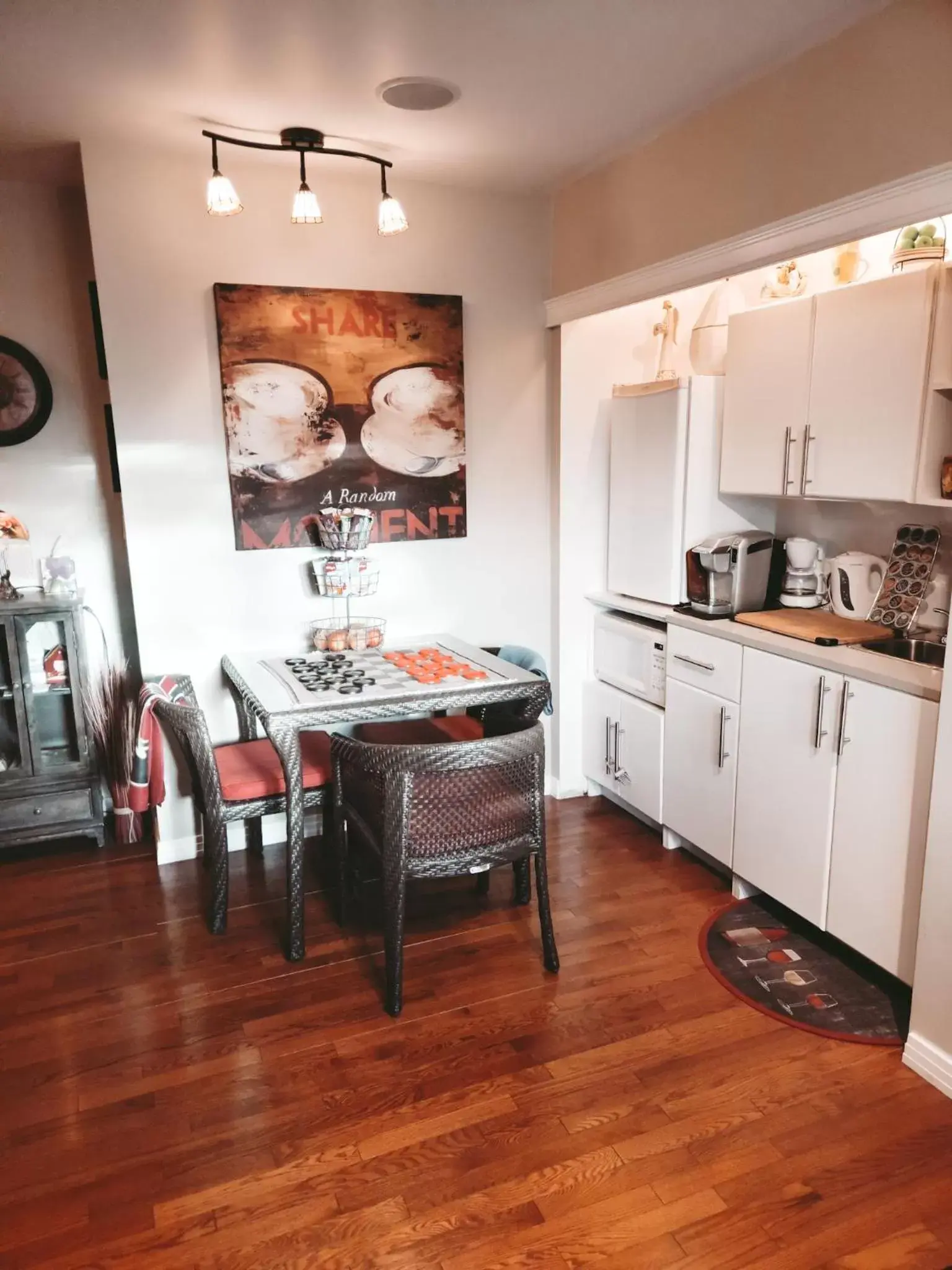 Dining Area in Along River Ridge